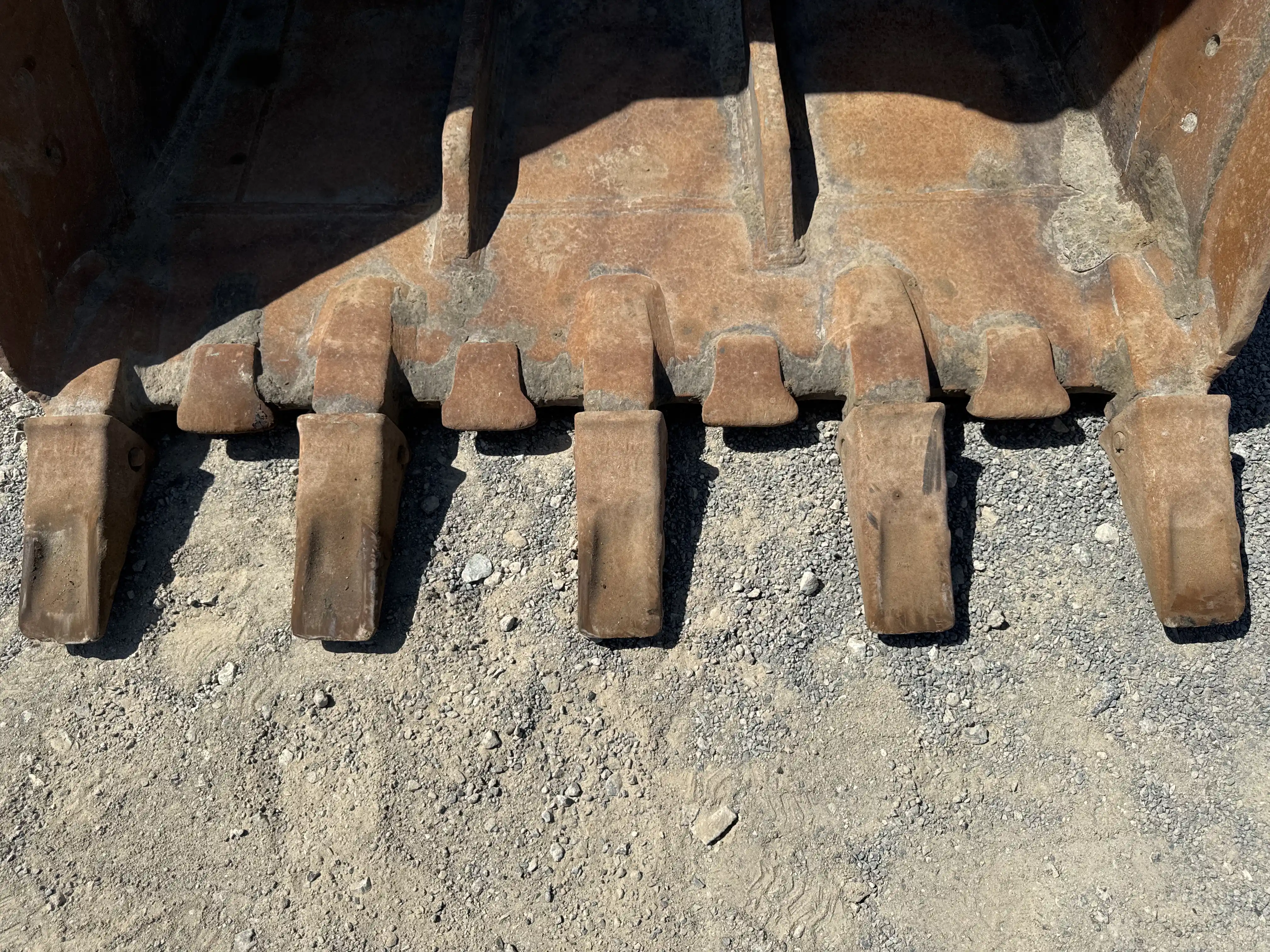 MDX-003-Kobelco-SK350LC-10-medium-excavator-inspection-attachment-excavator-bucket-teeth-1