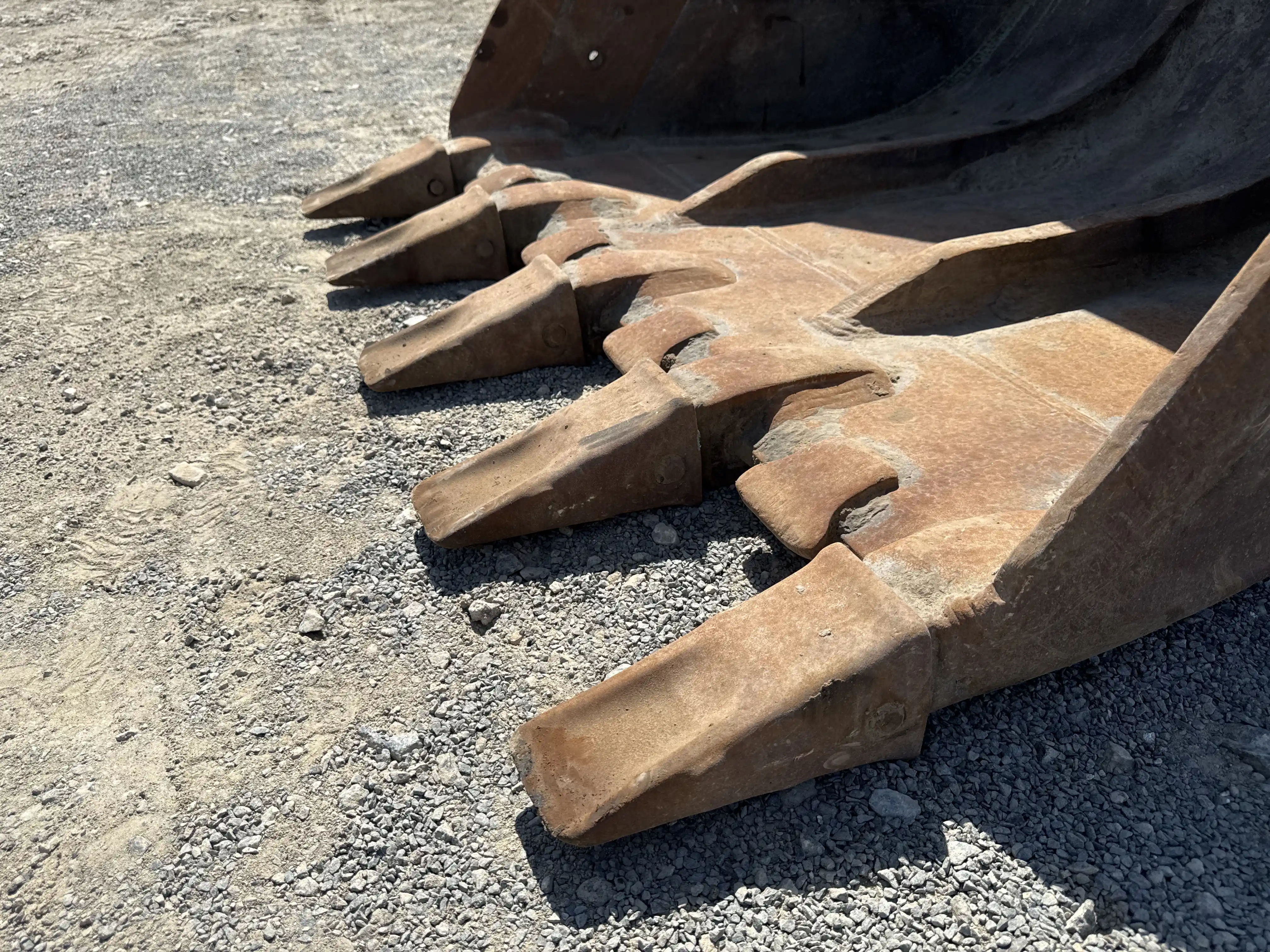 MDX-003-Kobelco-SK350LC-10-medium-excavator-inspection-attachment-excavator-bucket-teeth-2