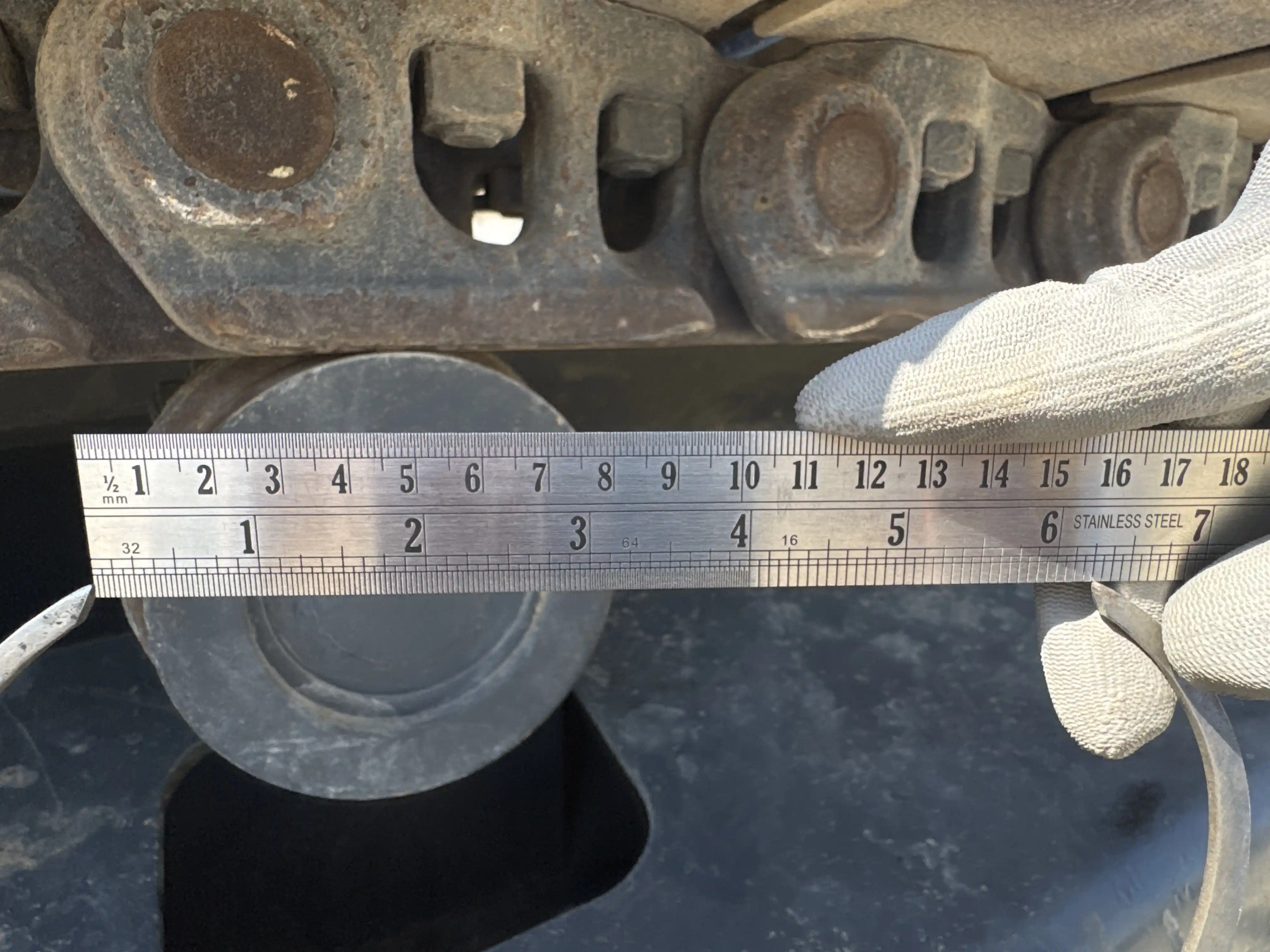 MDX-003-Kobelco-SK350LC-10-medium-excavator-inspection-undercarriage-left-carrier-rollers-4