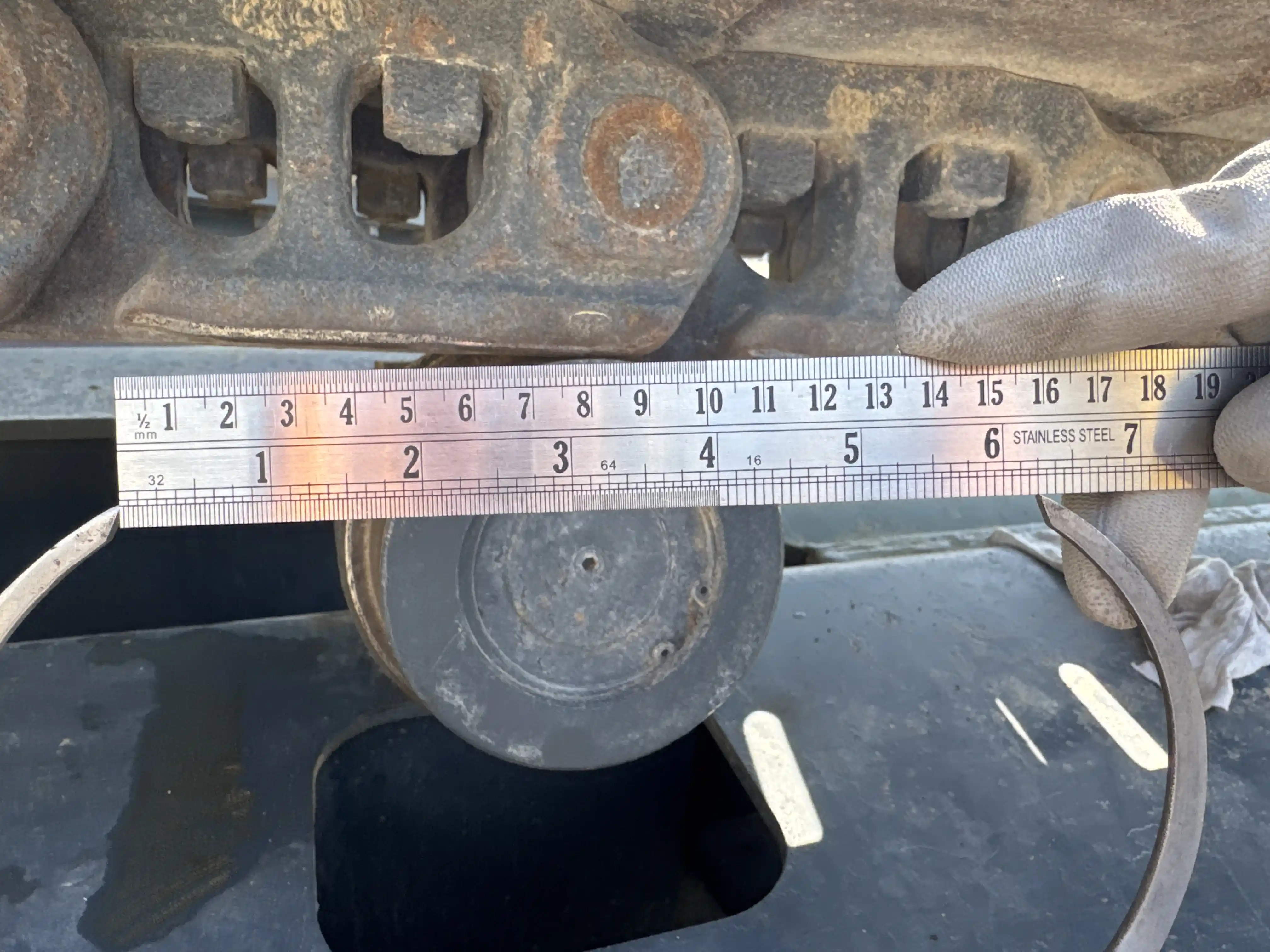 MDX-003-Kobelco-SK350LC-10-medium-excavator-inspection-undercarriage-right-carrier-rollers-1