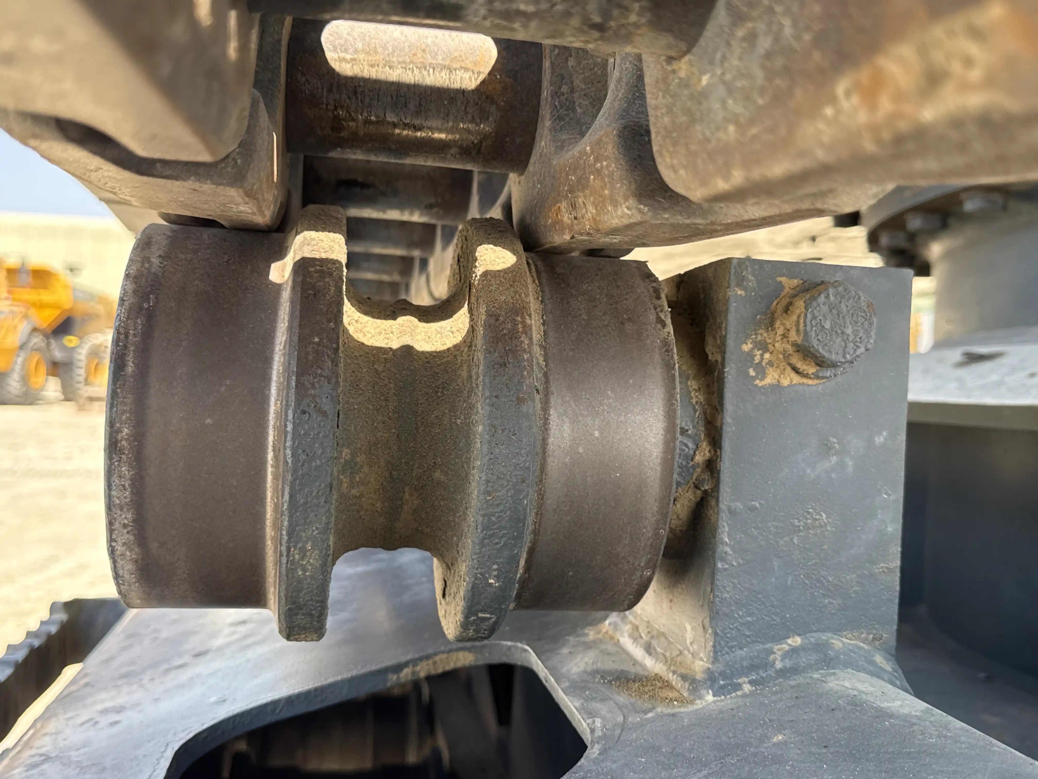 MDX-003-Kobelco-SK350LC-10-medium-excavator-inspection-undercarriage-right-carrier-rollers-3