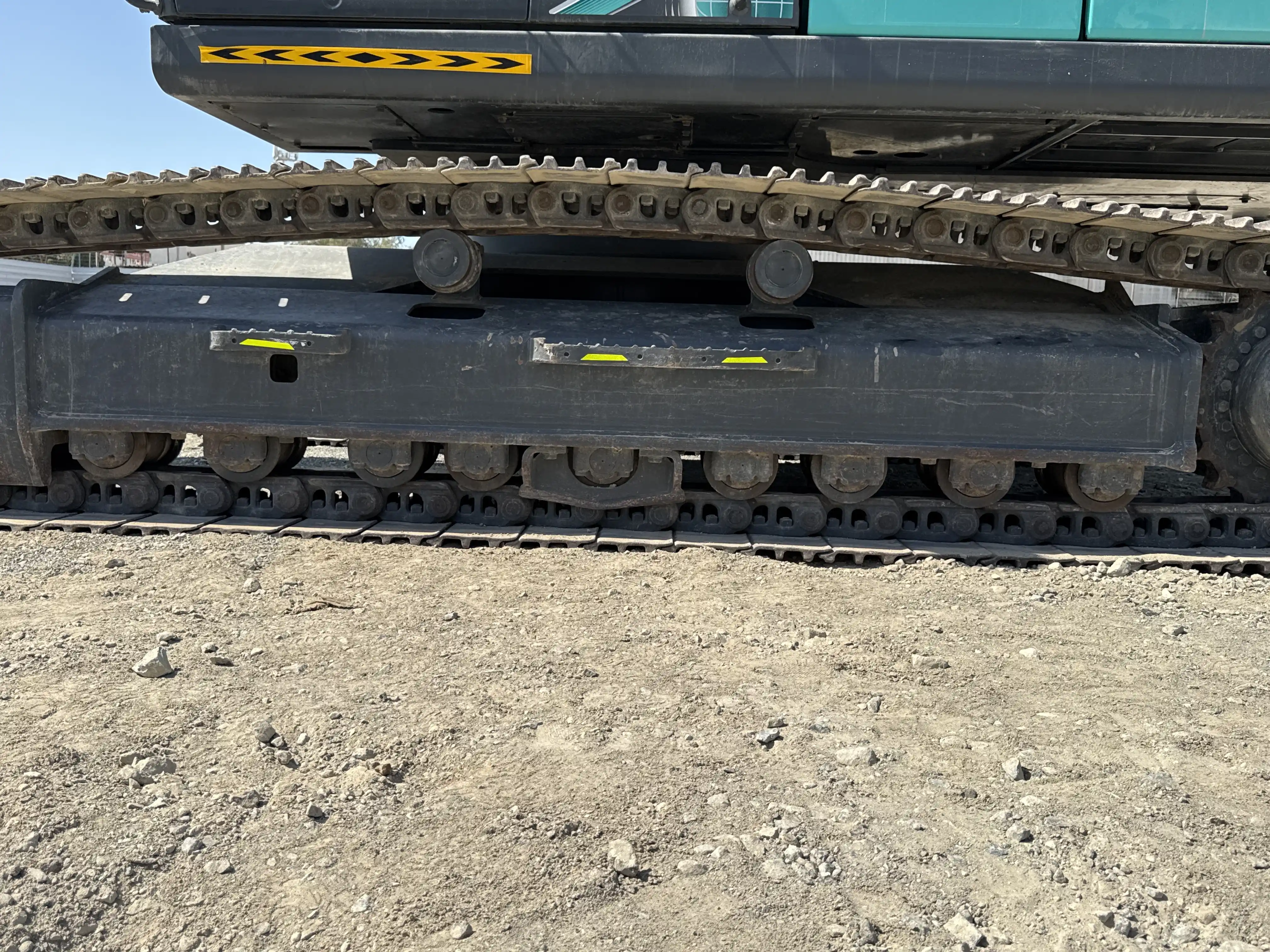 MDX-003-Kobelco-SK350LC-10-medium-excavator-inspection-undercarriage-left-track-rollers-2