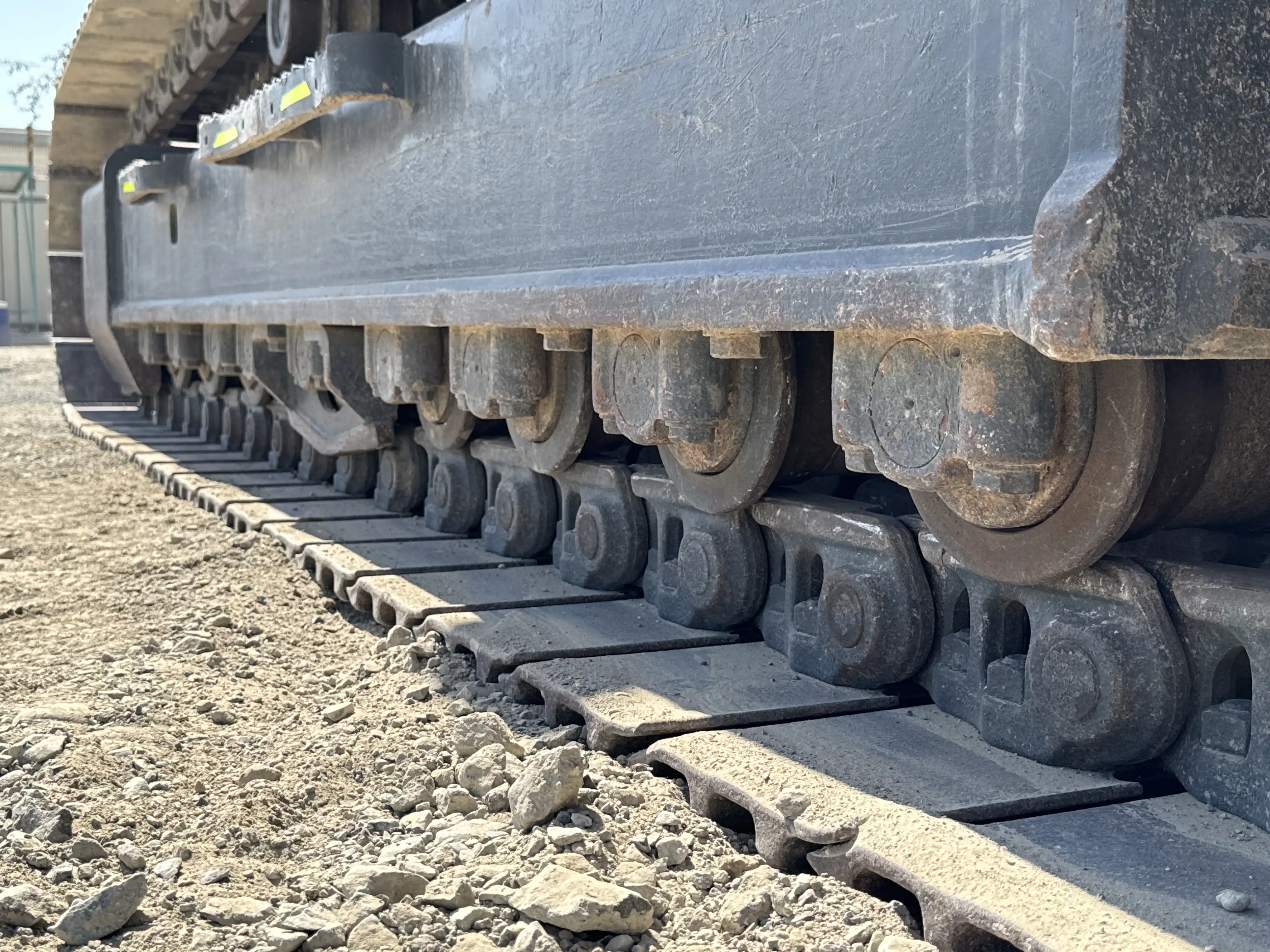MDX-003-Kobelco-SK350LC-10-medium-excavator-inspection-undercarriage-left-track-rollers-3
