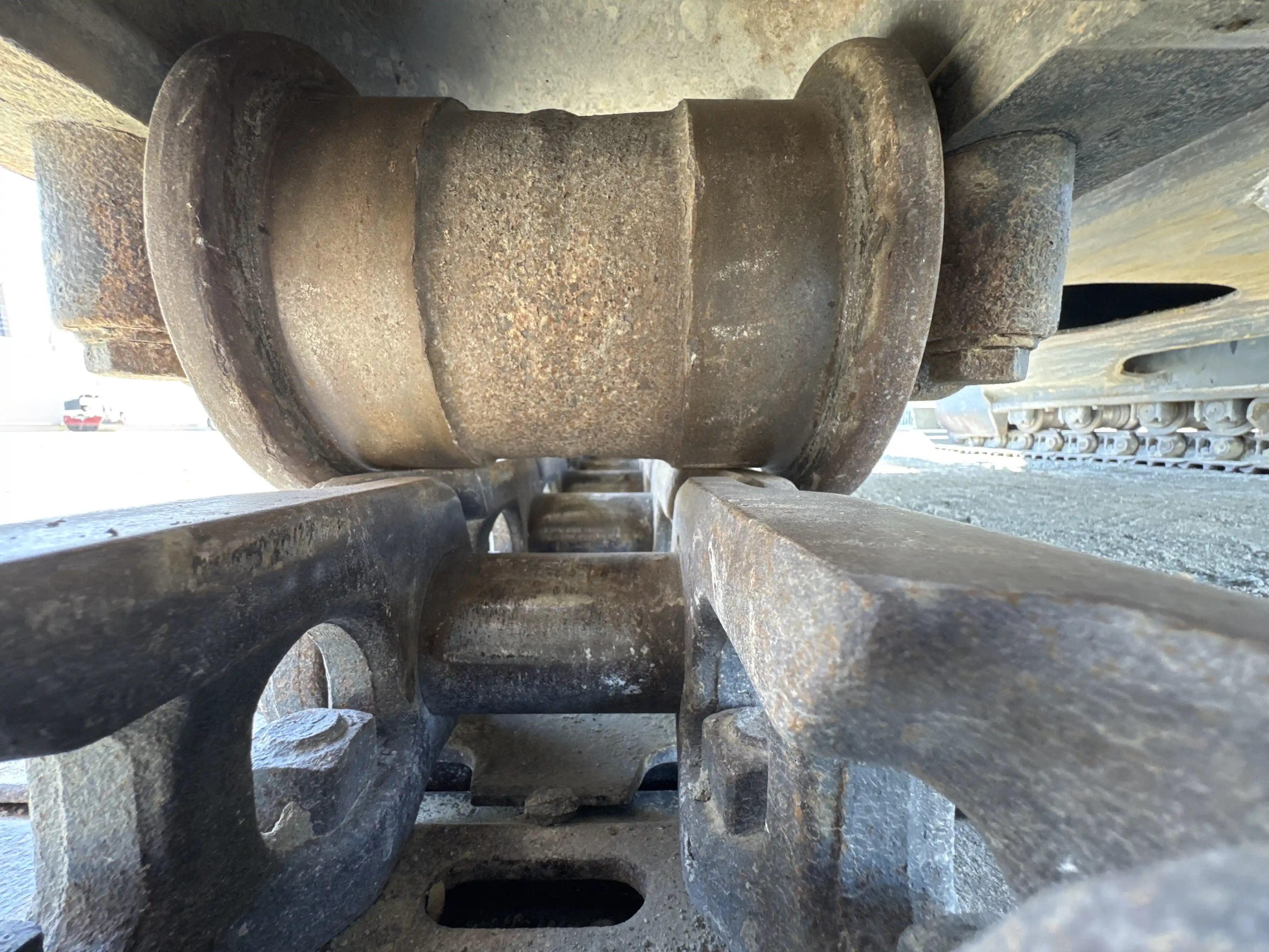 MDX-003-Kobelco-SK350LC-10-medium-excavator-inspection-undercarriage-left-track-rollers-4