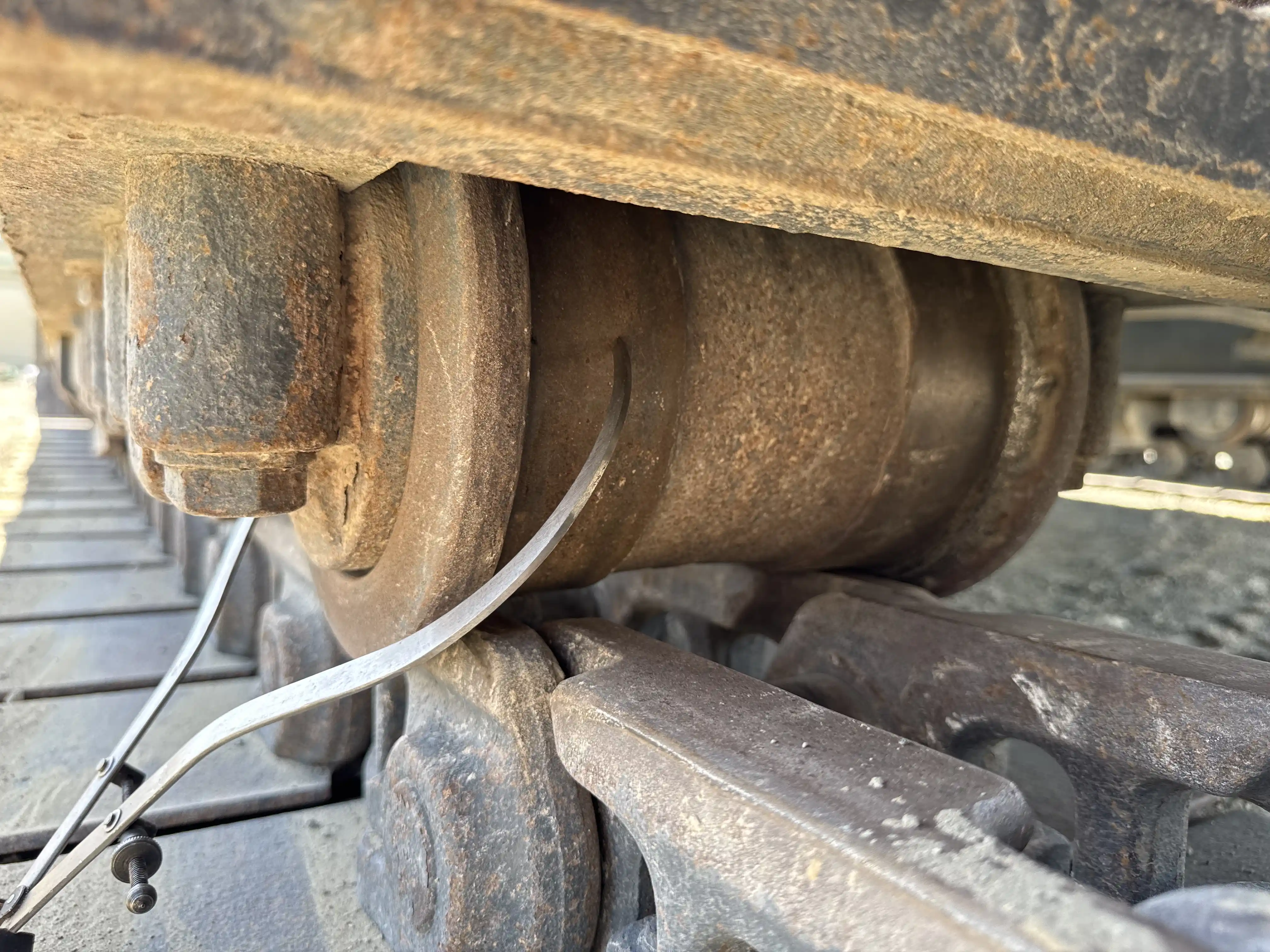 MDX-003-Kobelco-SK350LC-10-medium-excavator-inspection-undercarriage-left-track-rollers-5