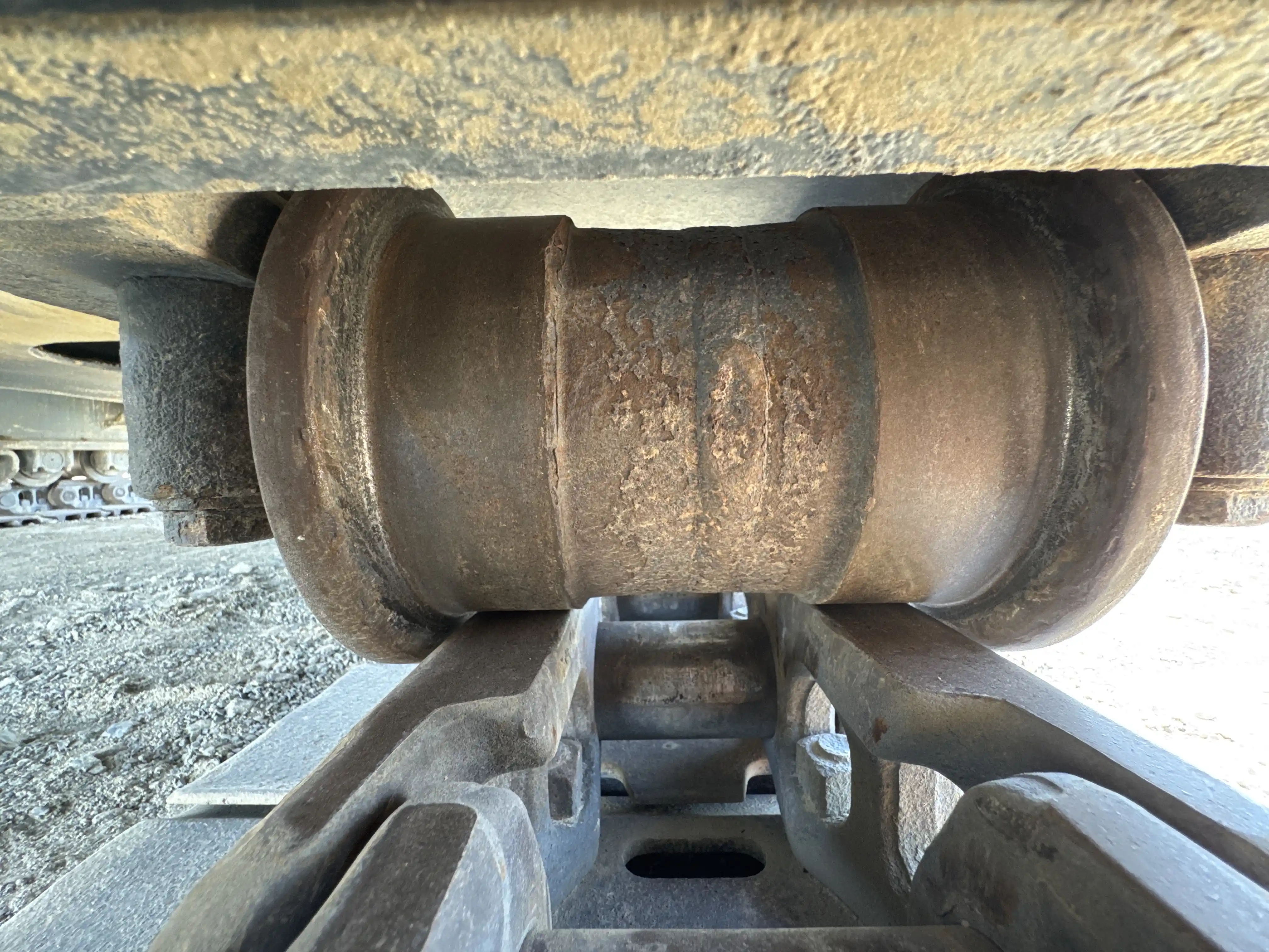 MDX-003-Kobelco-SK350LC-10-medium-excavator-inspection-undercarriage-right-track-rollers-3