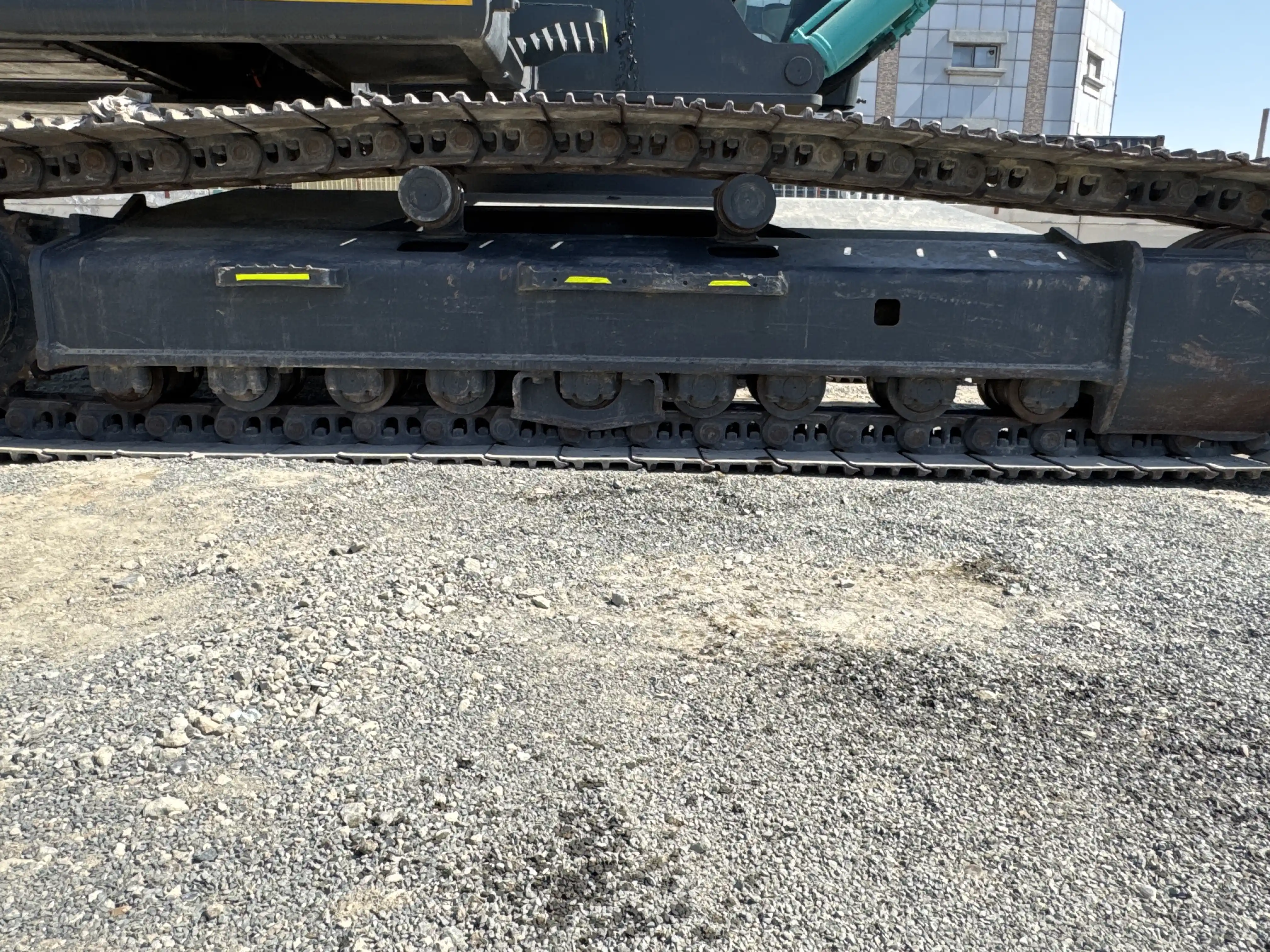 MDX-003-Kobelco-SK350LC-10-medium-excavator-inspection-undercarriage-right-track-rollers-4