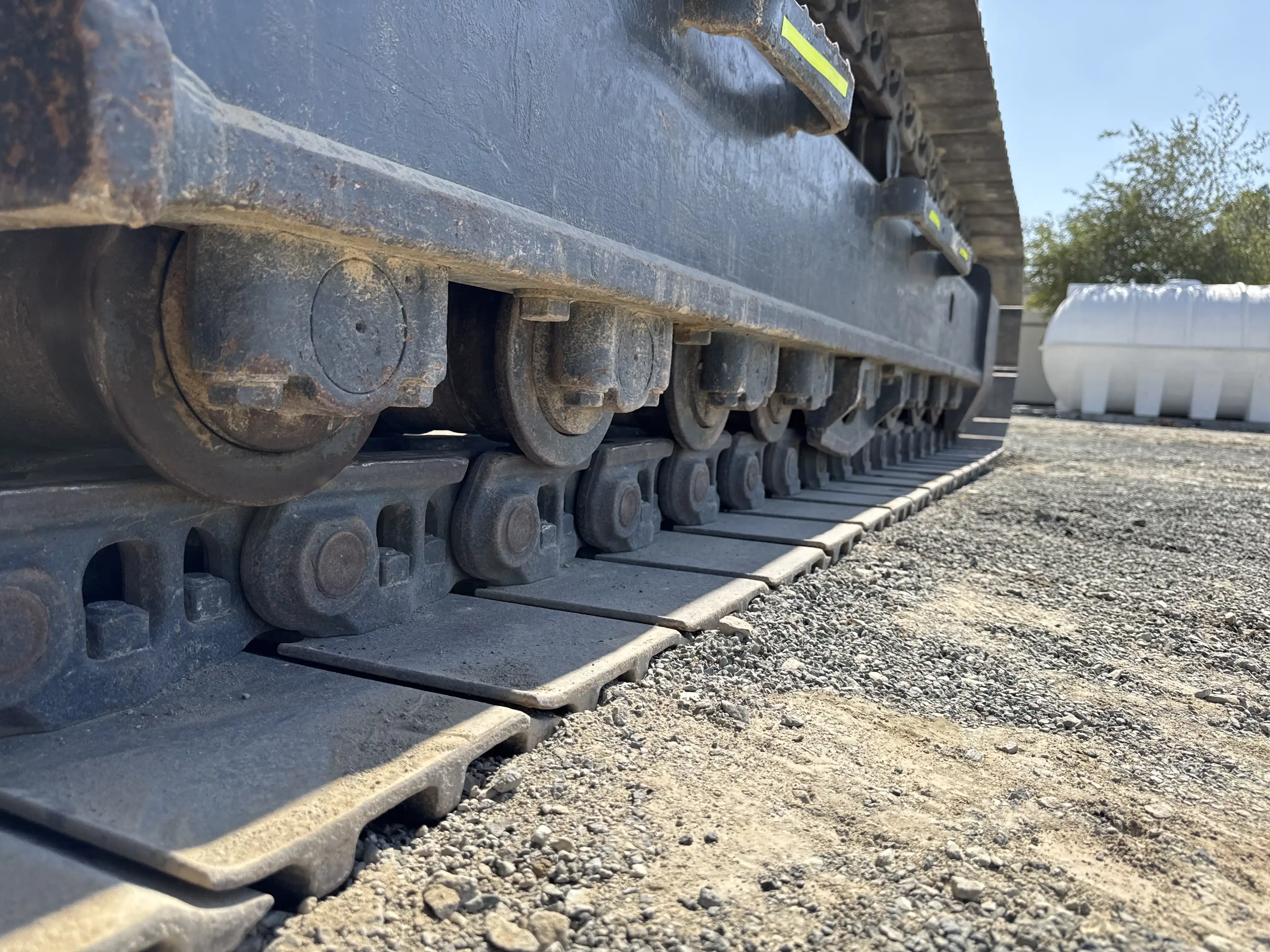 MDX-003-Kobelco-SK350LC-10-medium-excavator-inspection-undercarriage-right-track-rollers-5