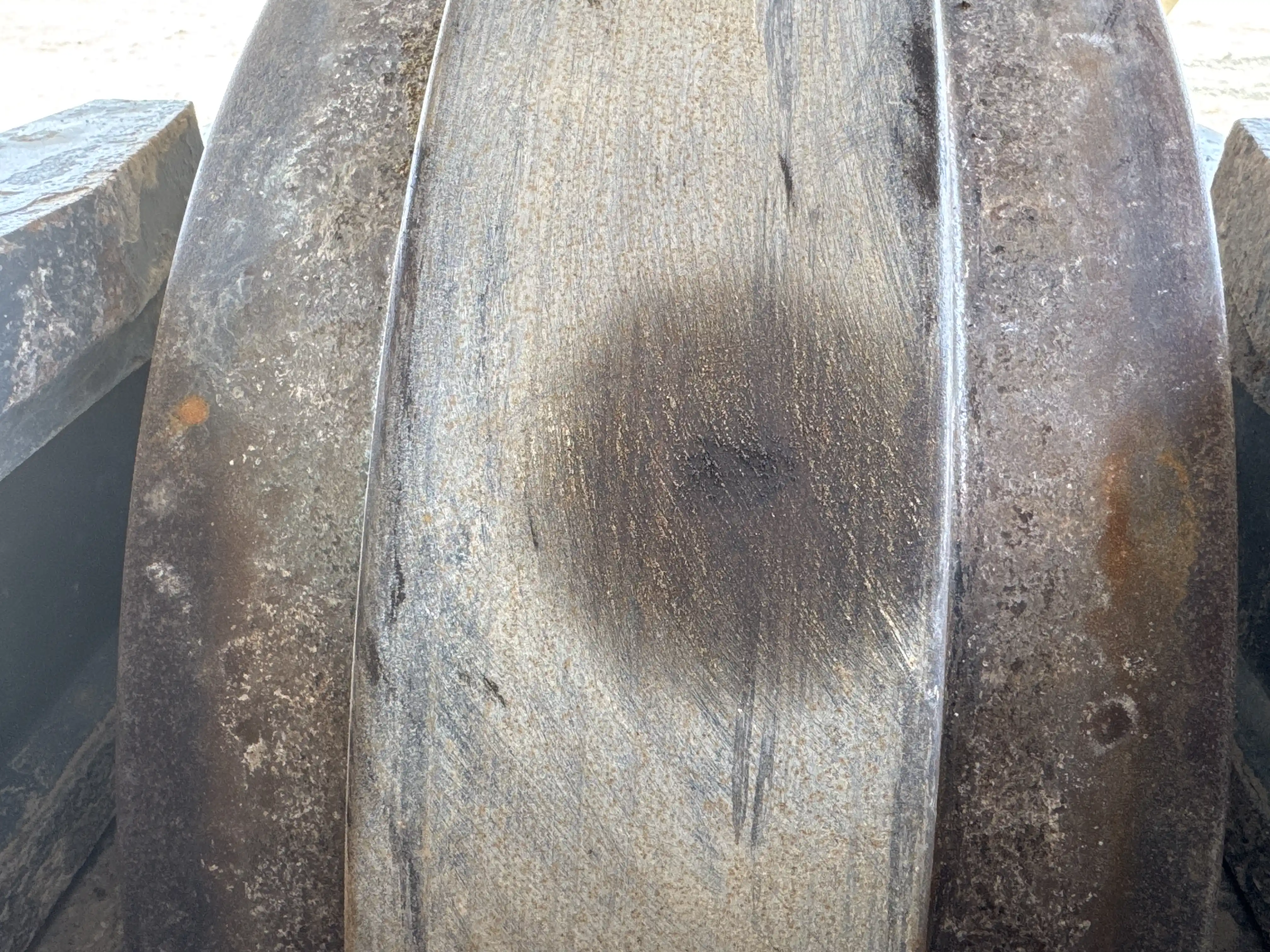 MDX-003-Kobelco-SK350LC-10-medium-excavator-inspection-undercarriage-right-idler-1