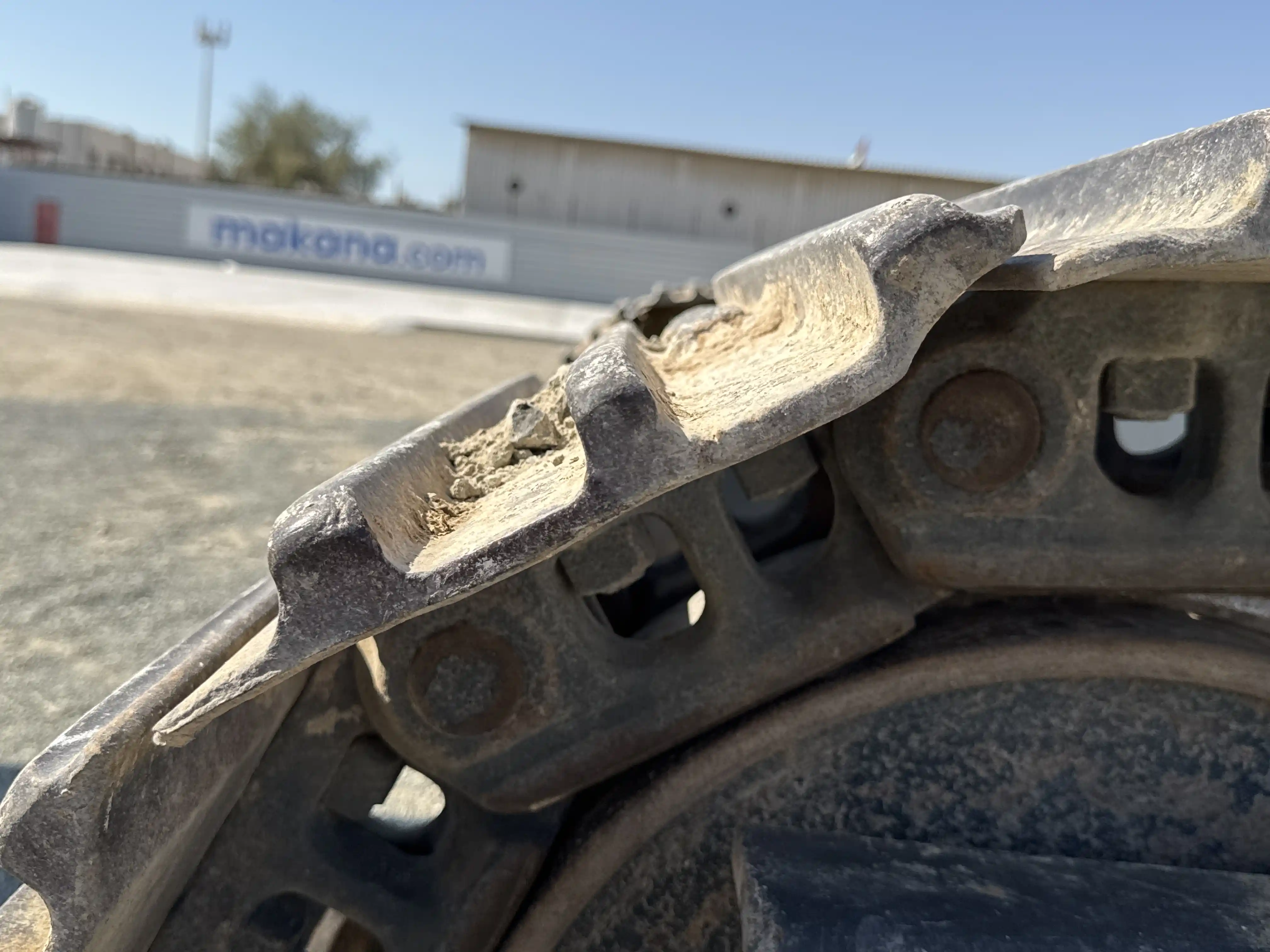 MDX-003-Kobelco-SK350LC-10-medium-excavator-inspection-undercarriage-left-track-shoes-2