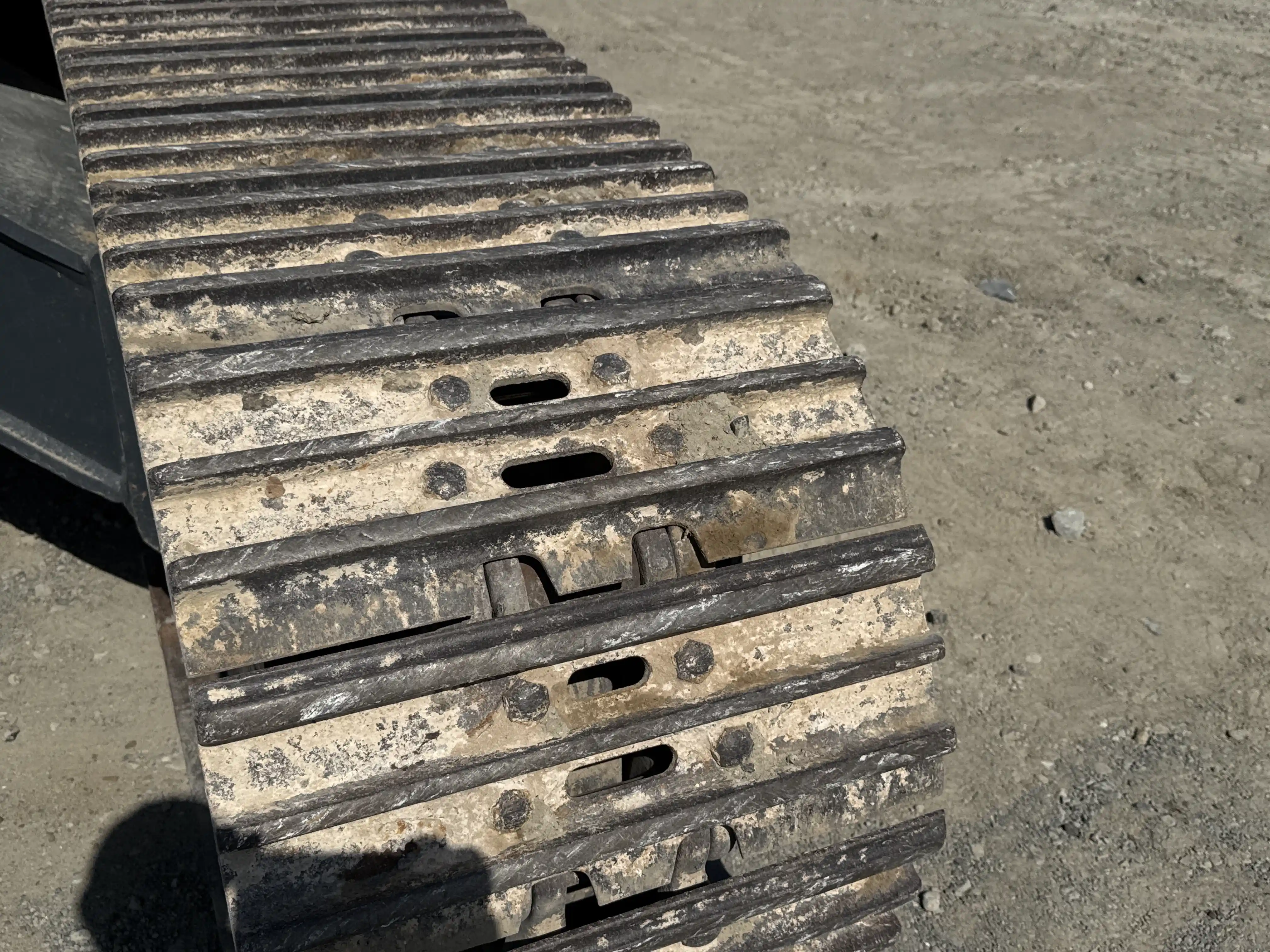 MDX-003-Kobelco-SK350LC-10-medium-excavator-inspection-undercarriage-left-track-shoes-3