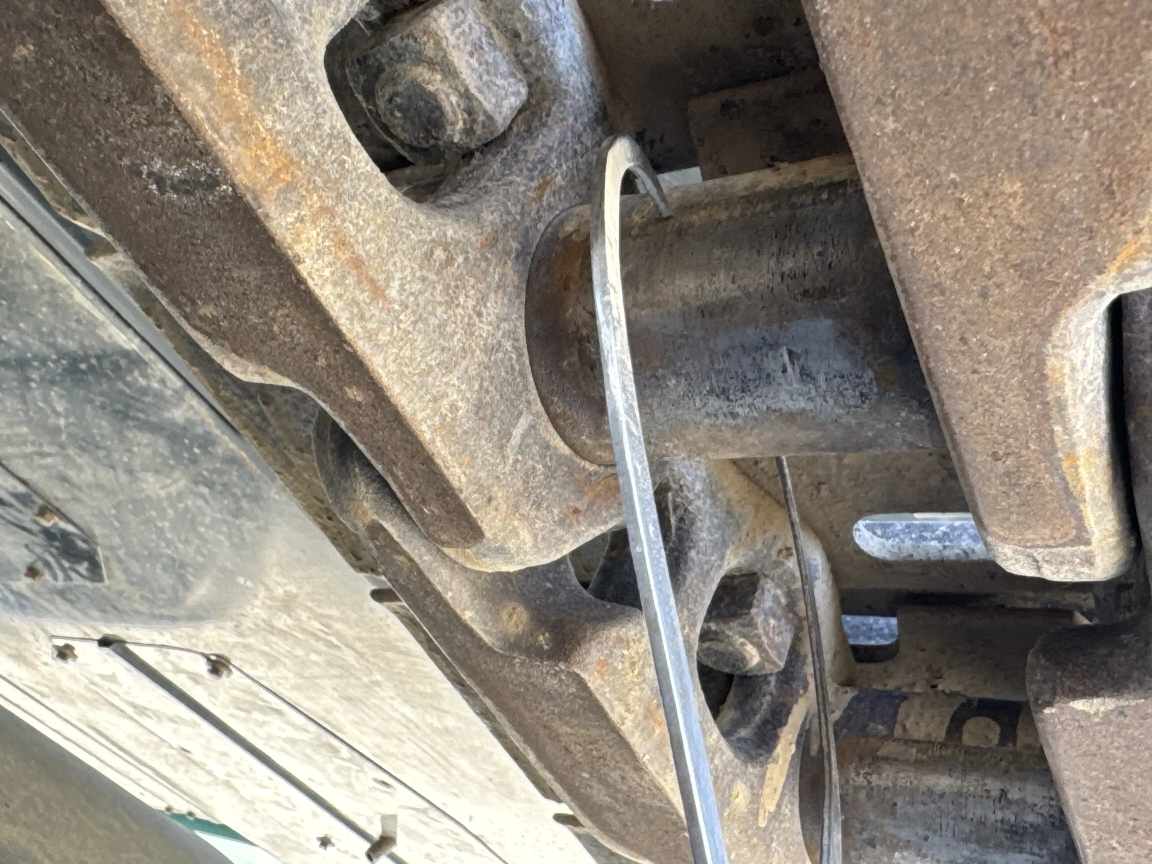 MDX-003-Kobelco-SK350LC-10-medium-excavator-inspection-undercarriage-left-track-chain-2