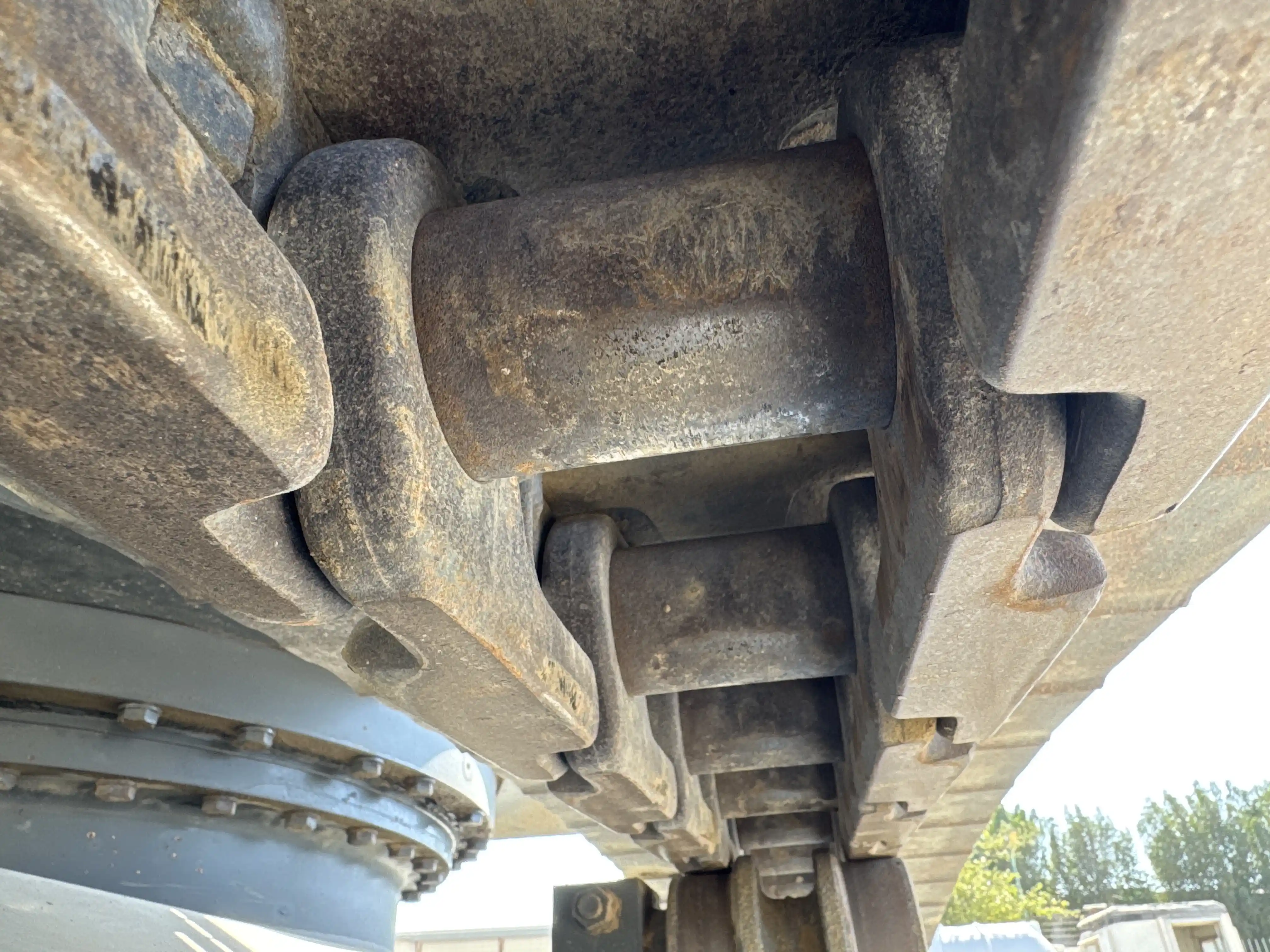 MDX-003-Kobelco-SK350LC-10-medium-excavator-inspection-undercarriage-right-track-chain-2