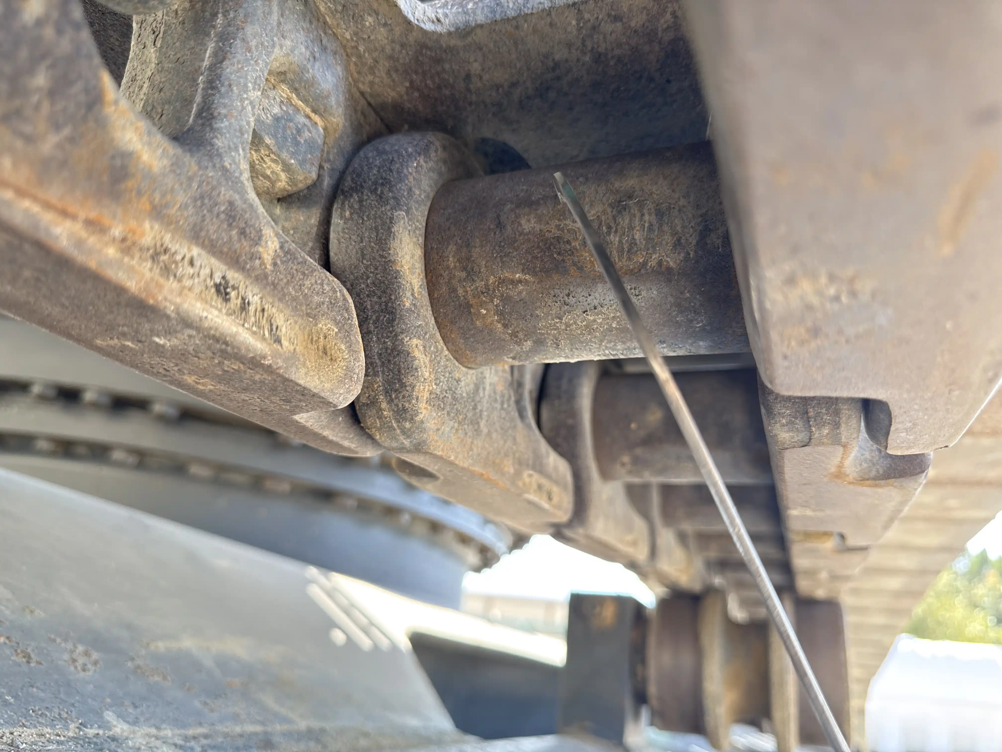 MDX-003-Kobelco-SK350LC-10-medium-excavator-inspection-undercarriage-right-track-chain-3