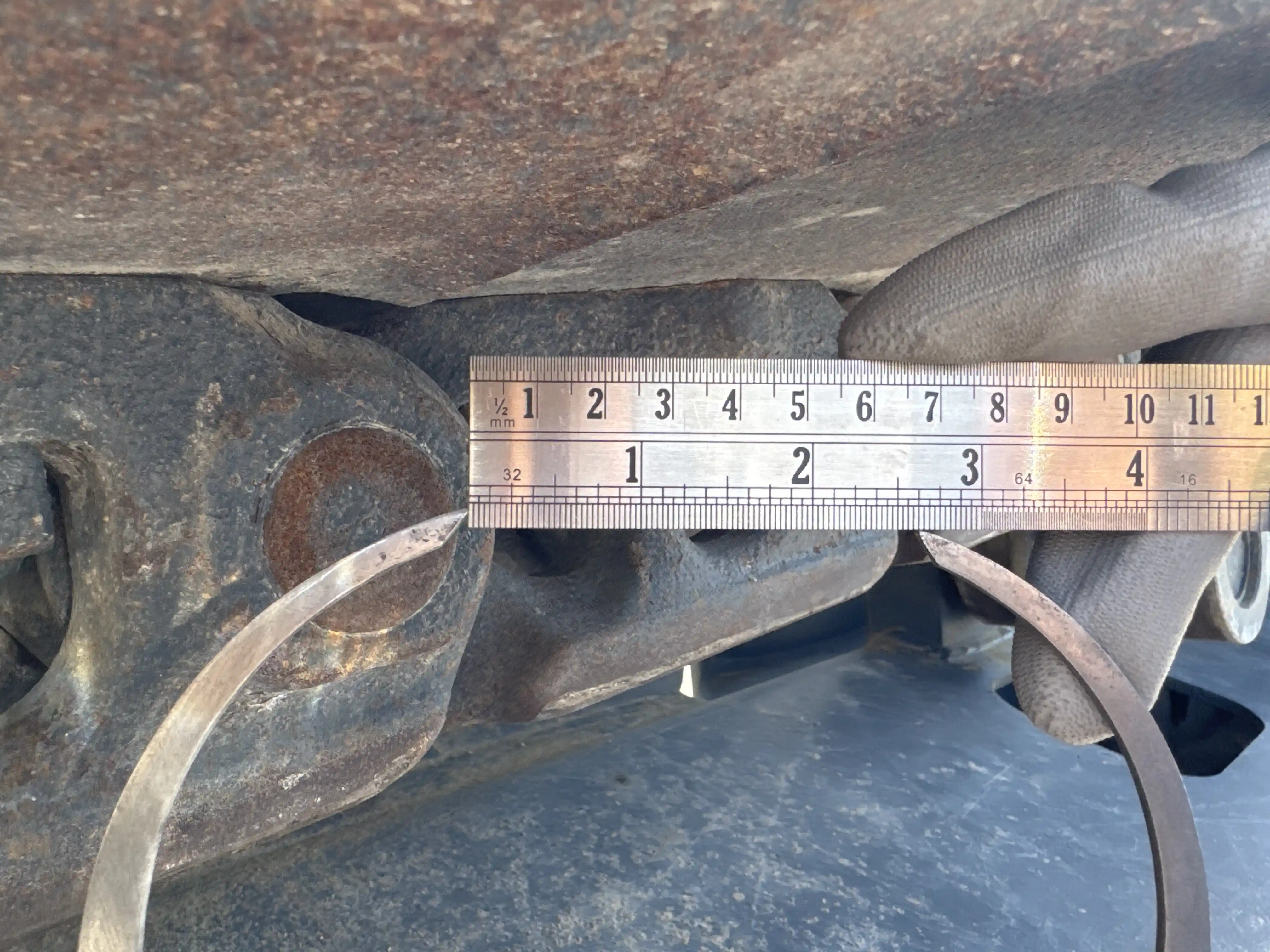 MDX-003-Kobelco-SK350LC-10-medium-excavator-inspection-undercarriage-right-track-chain-4