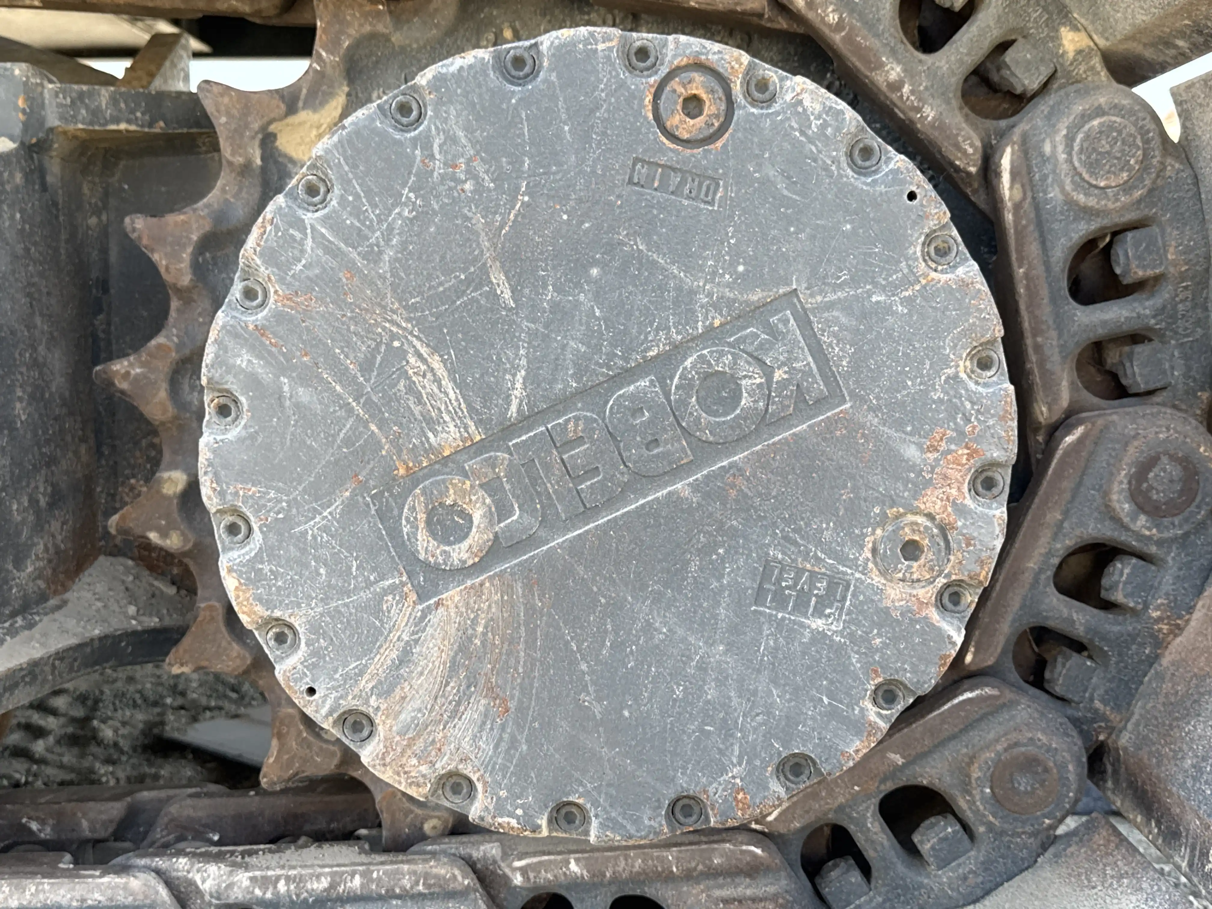 MDX-003-Kobelco-SK350LC-10-medium-excavator-inspection-undercarriage-final-drive-2