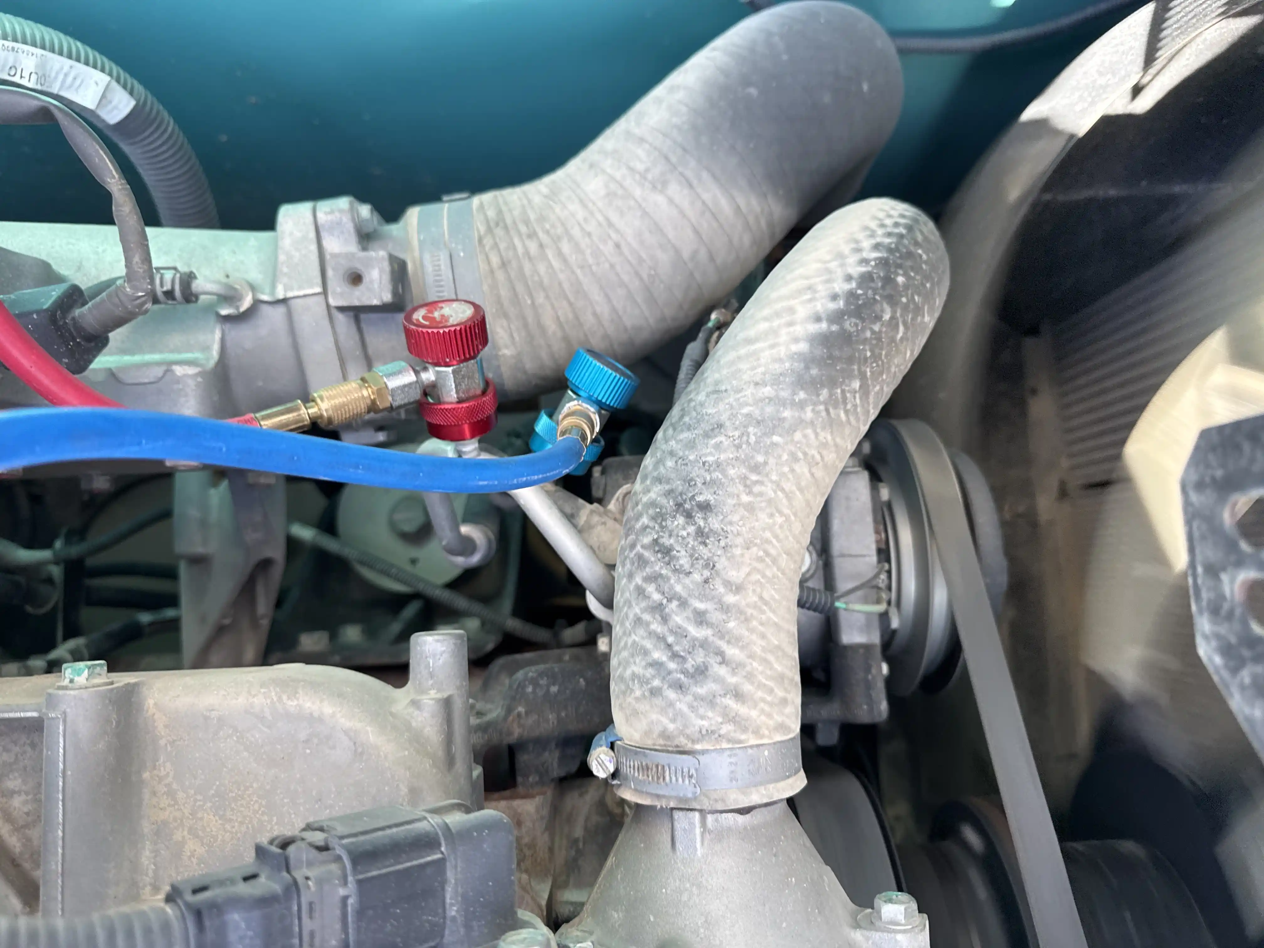 MDX-003-Kobelco-SK350LC-10-medium-excavator-inspection-air-conditioning-AC-compressor-1