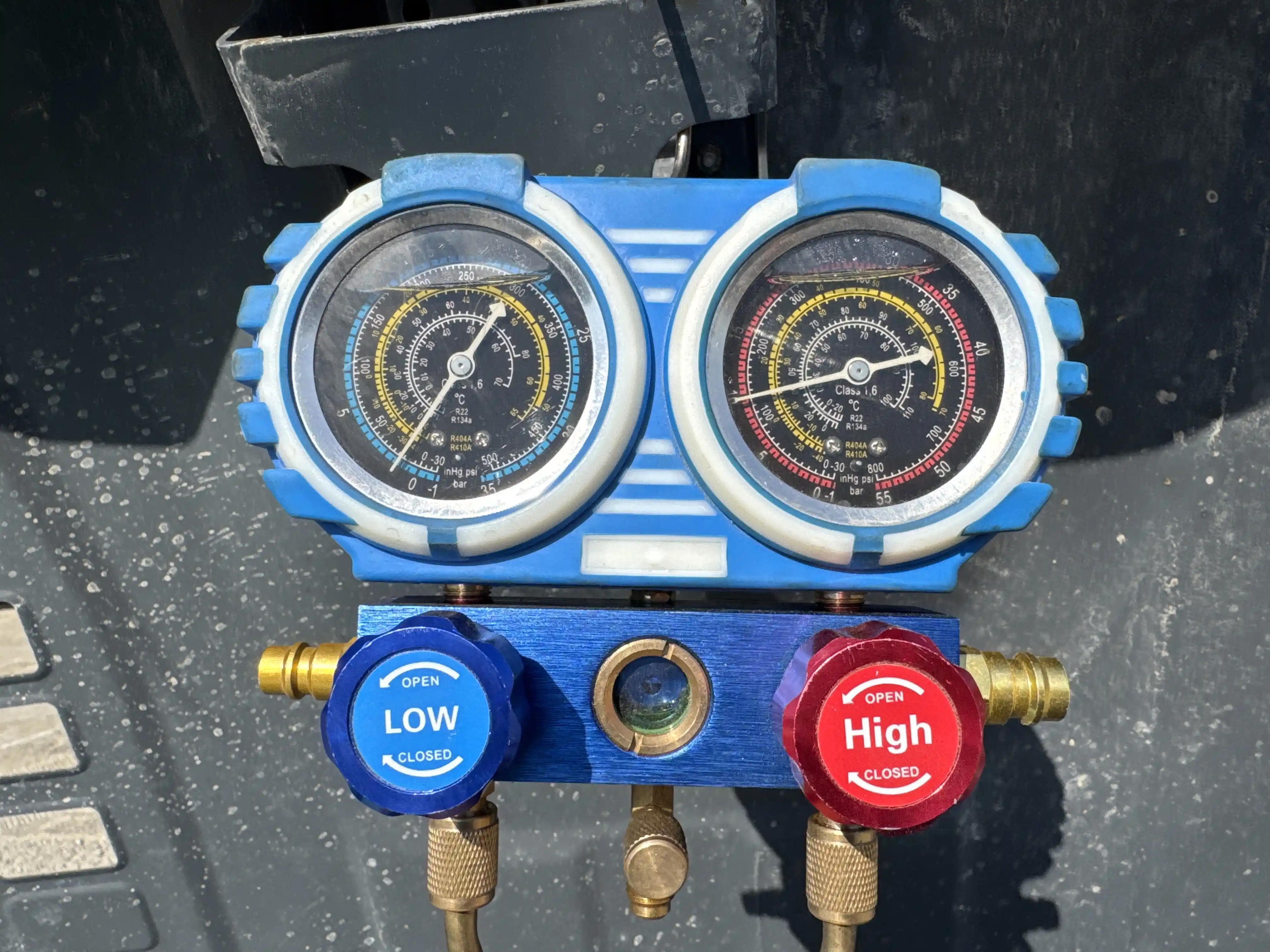 MDX-003-Kobelco-SK350LC-10-medium-excavator-inspection-air-conditioning-AC-compressor-2