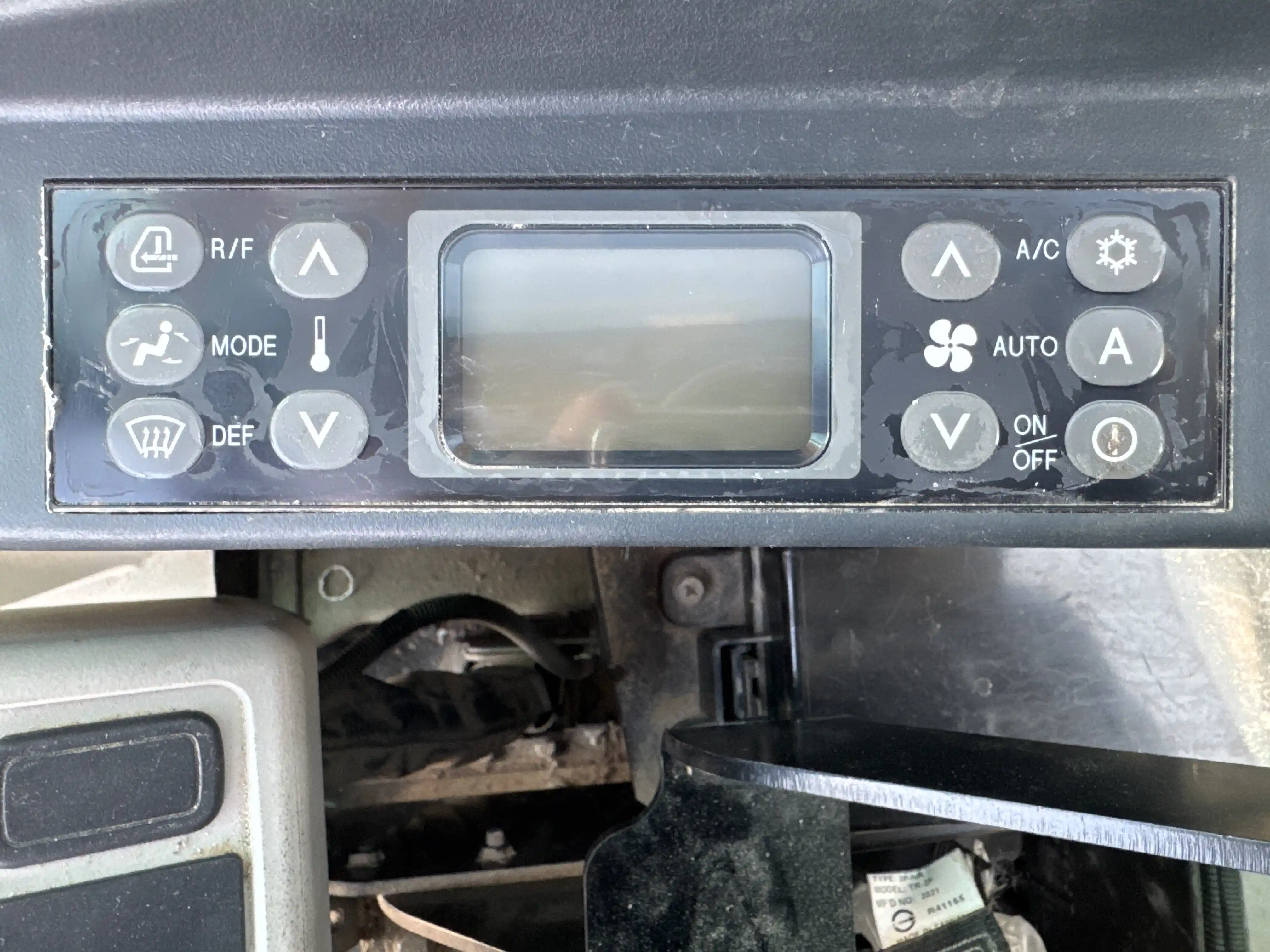 MDX-003-Kobelco-SK350LC-10-medium-excavator-inspection-air-conditioning-AC-control-panel-2