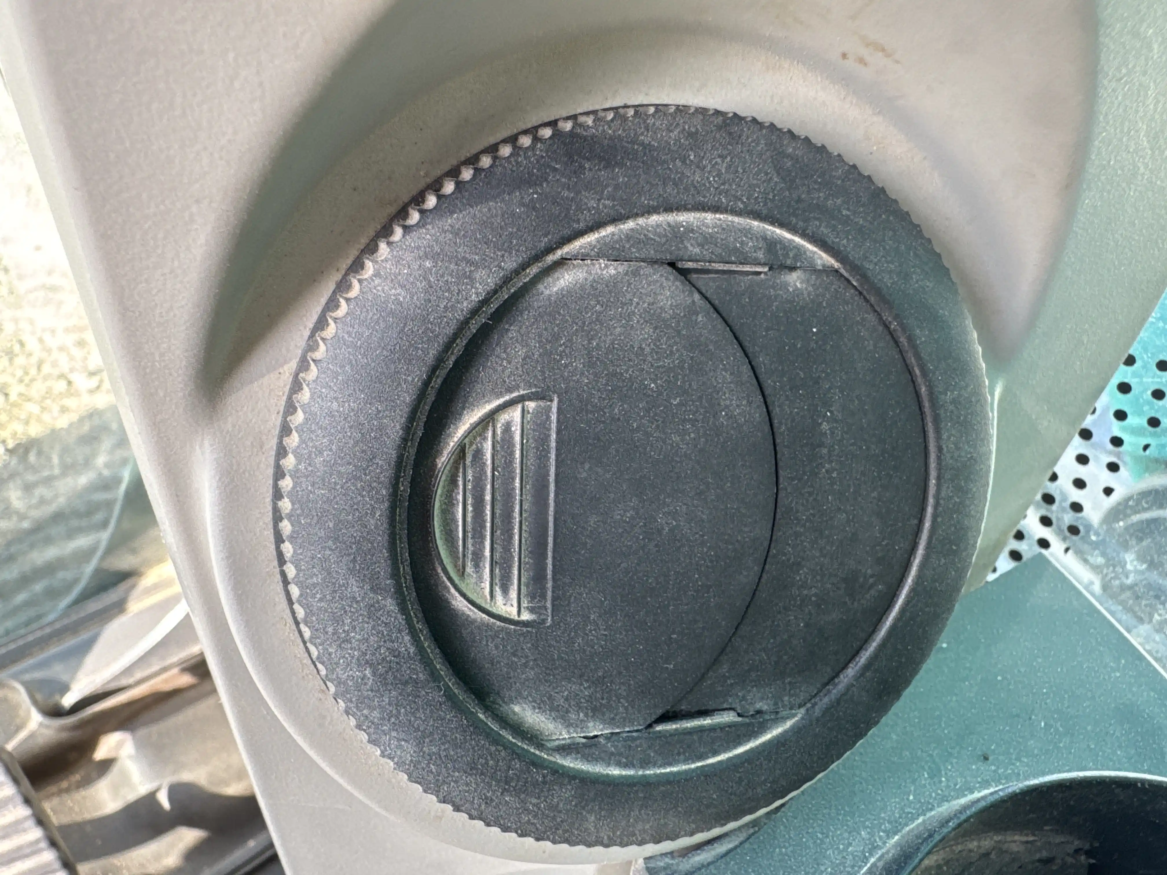 MDX-003-Kobelco-SK350LC-10-medium-excavator-inspection-air-conditioning-vents-and-air-flow-3