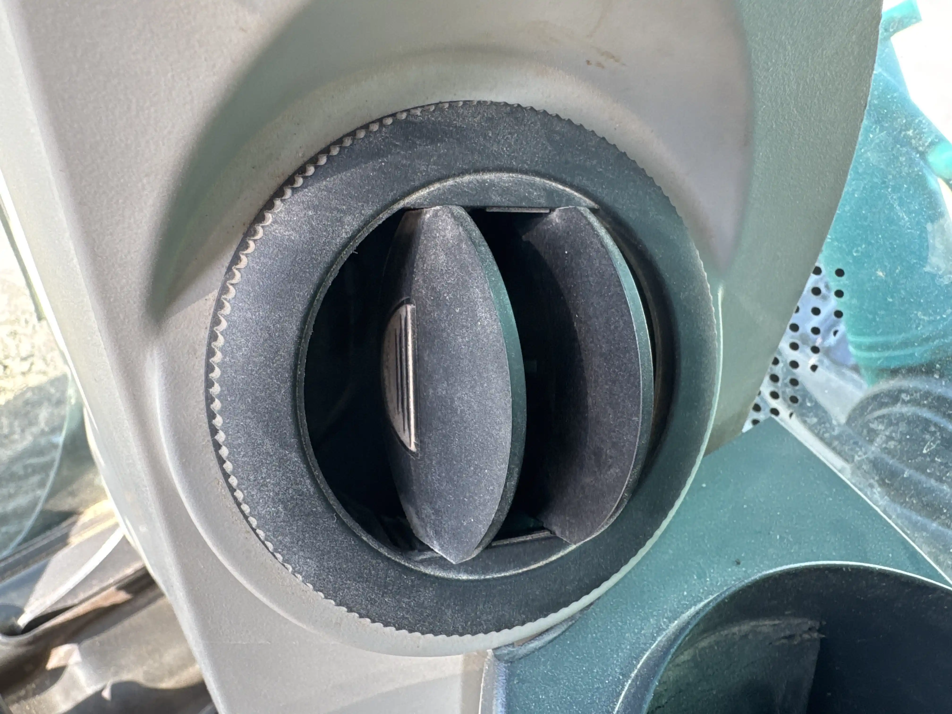 MDX-003-Kobelco-SK350LC-10-medium-excavator-inspection-air-conditioning-vents-and-air-flow-4