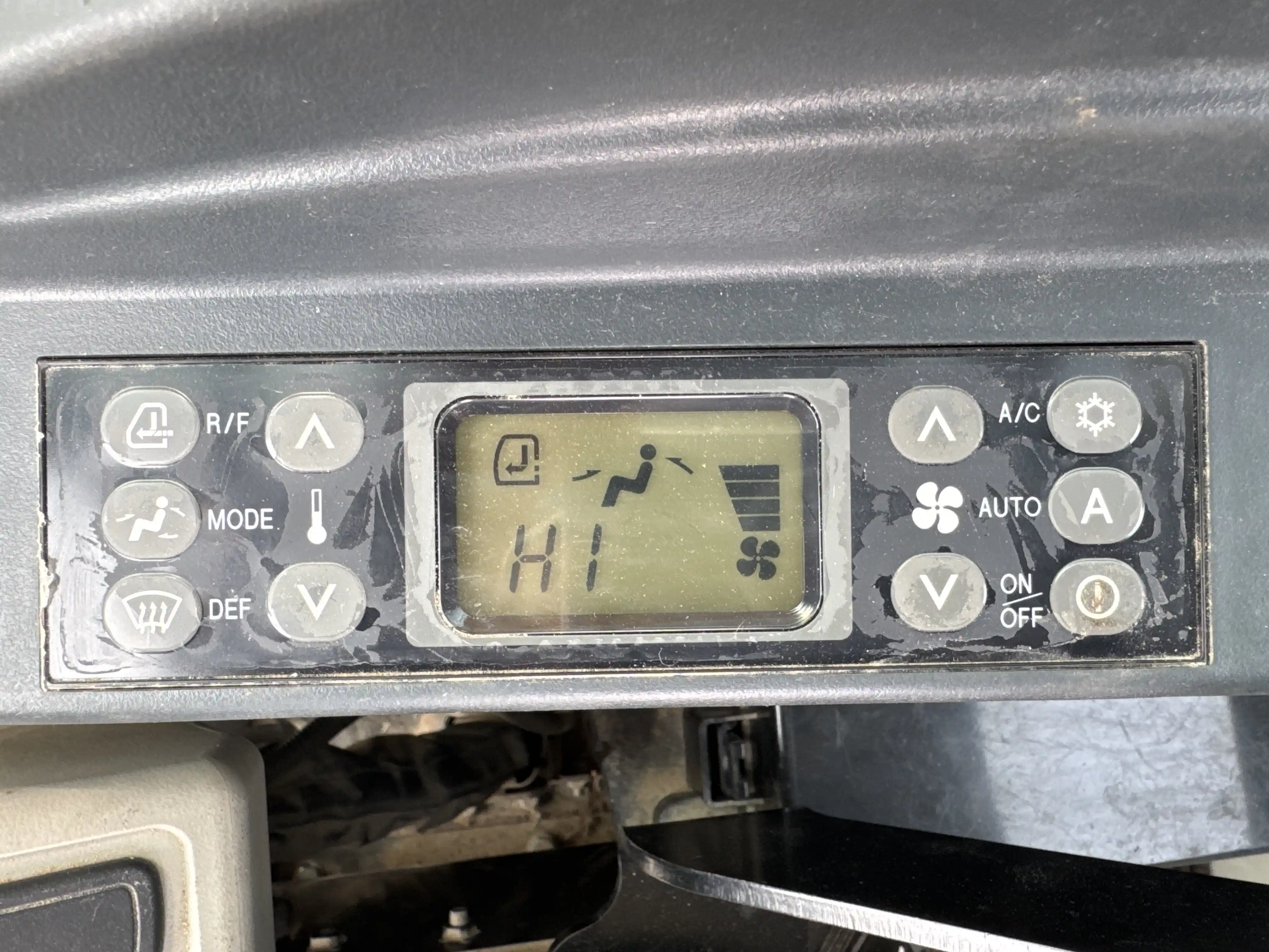 MDX-003-Kobelco-SK350LC-10-medium-excavator-inspection-air-conditioning-heating-system-2