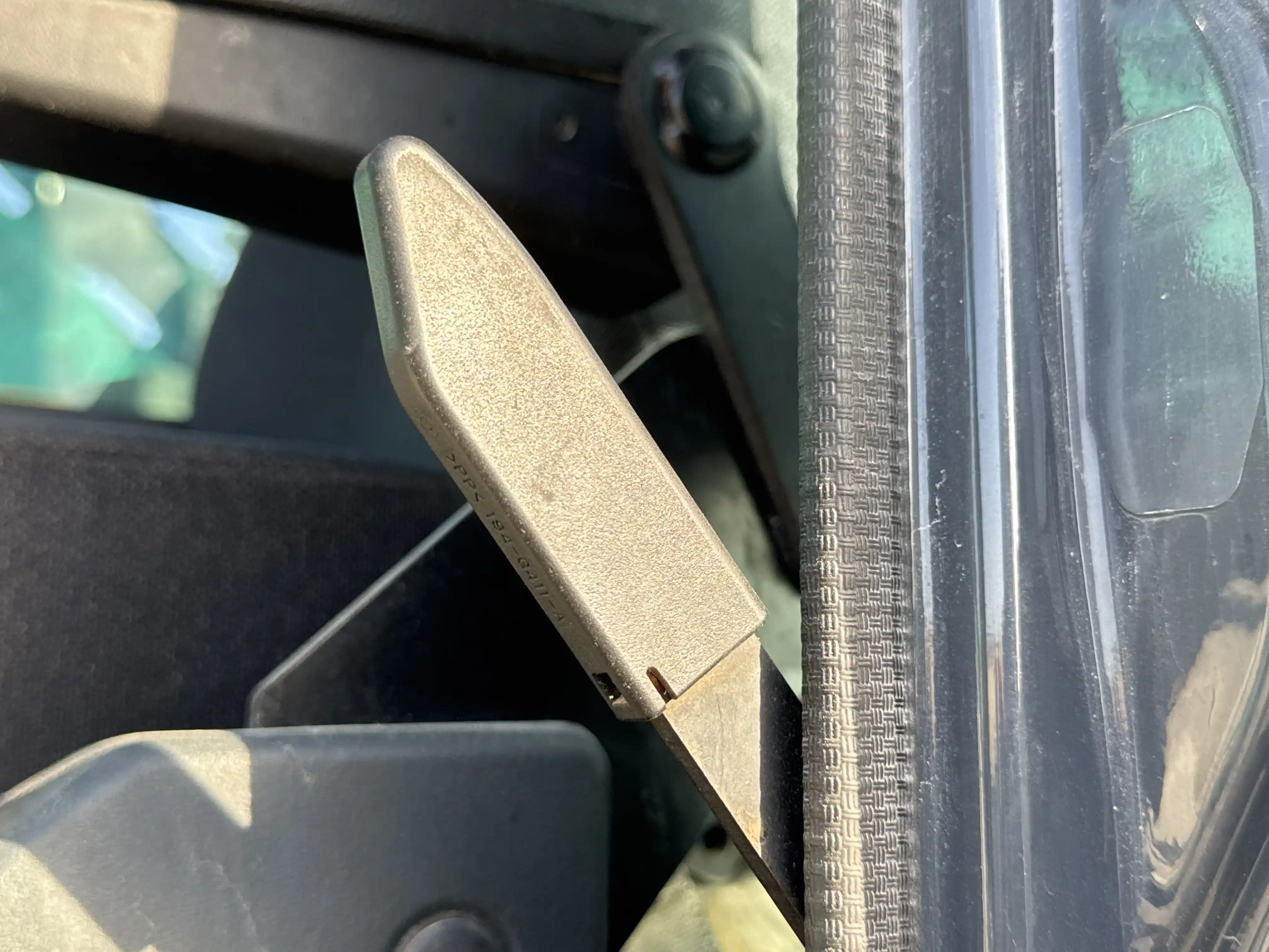 MDX-003-Kobelco-SK350LC-10-medium-excavator-inspection-cabin-door-handles-1