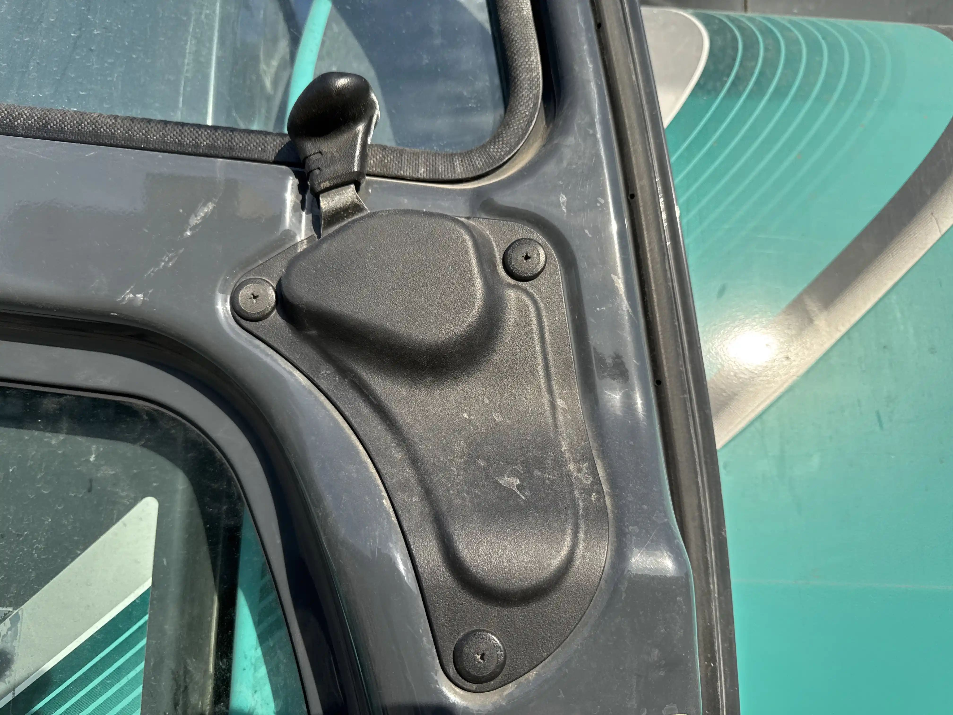MDX-003-Kobelco-SK350LC-10-medium-excavator-inspection-cabin-door-handles-2
