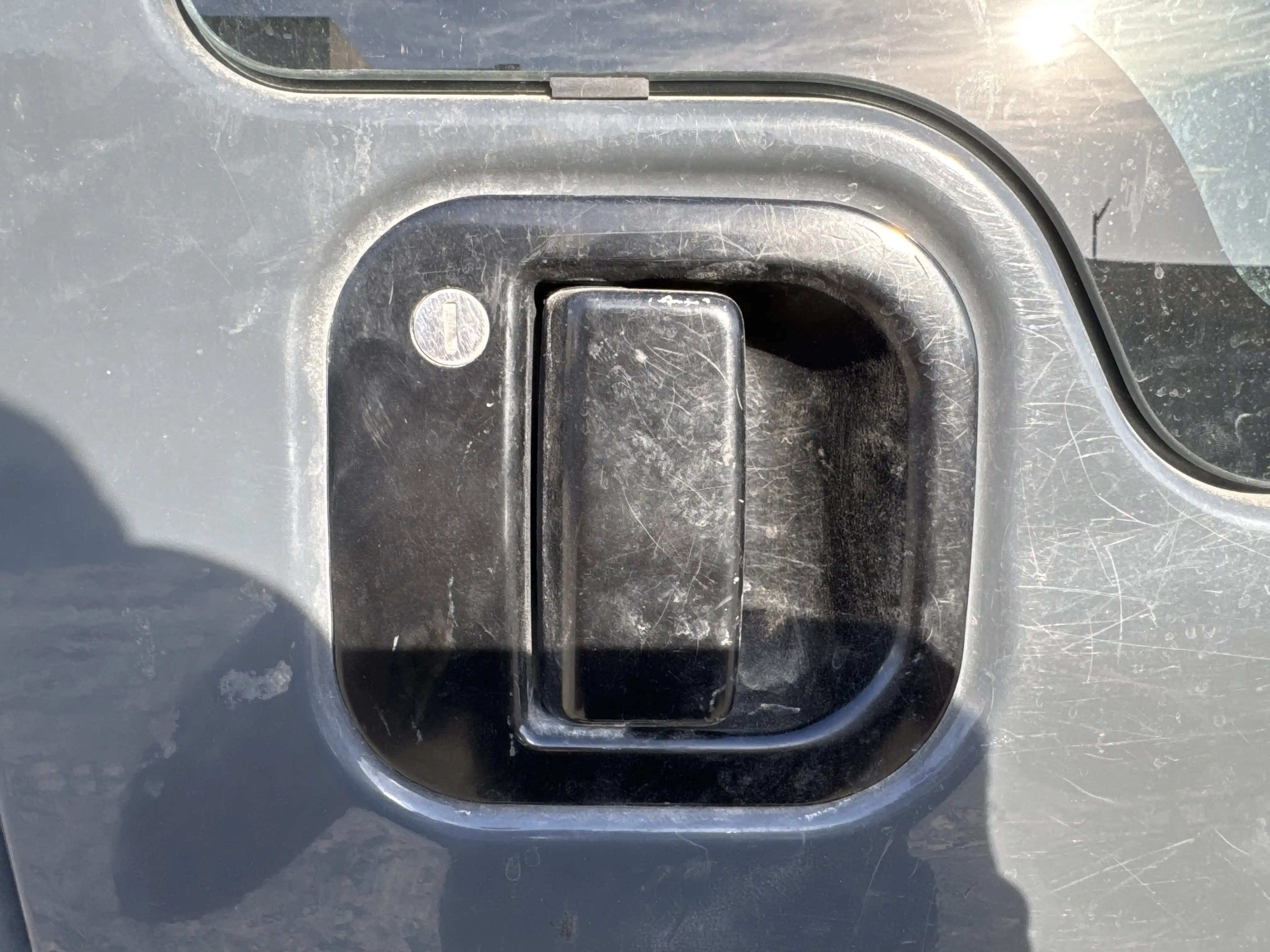 MDX-003-Kobelco-SK350LC-10-medium-excavator-inspection-cabin-door-handles-3