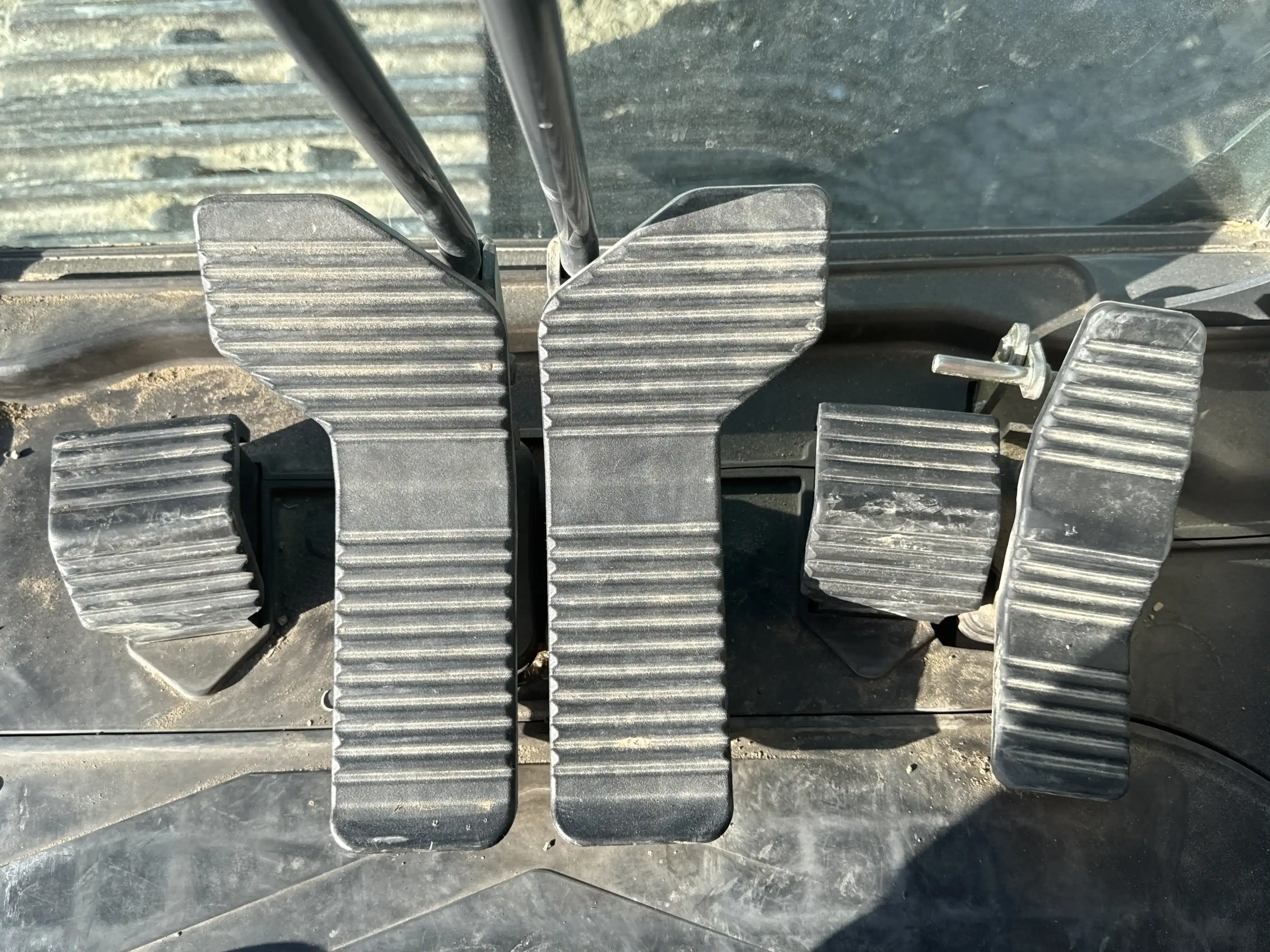 MDX-003-Kobelco-SK350LC-10-medium-excavator-inspection-cabin-pedals