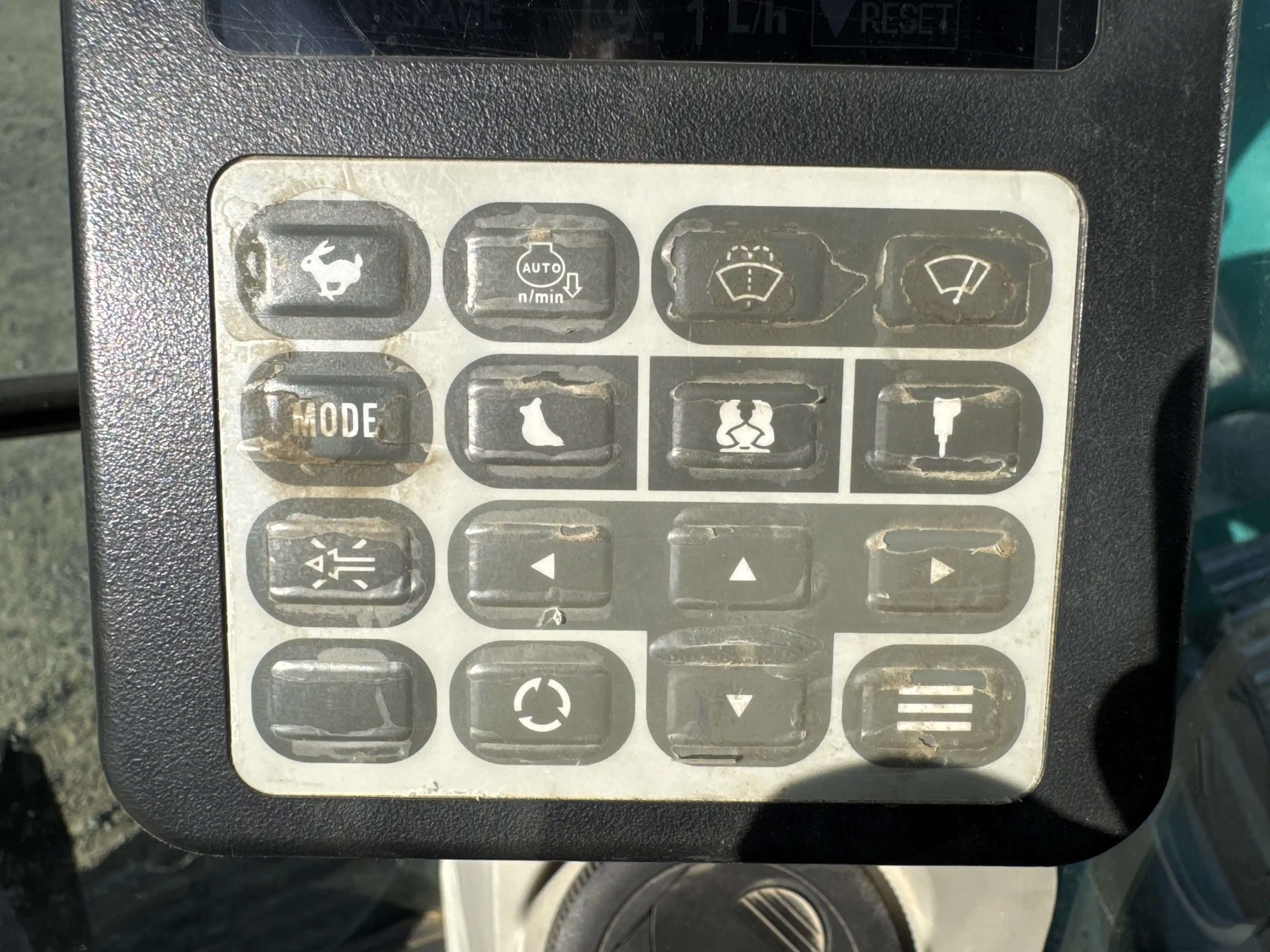 MDX-003-Kobelco-SK350LC-10-medium-excavator-inspection-cabin-instrument-cluster-1