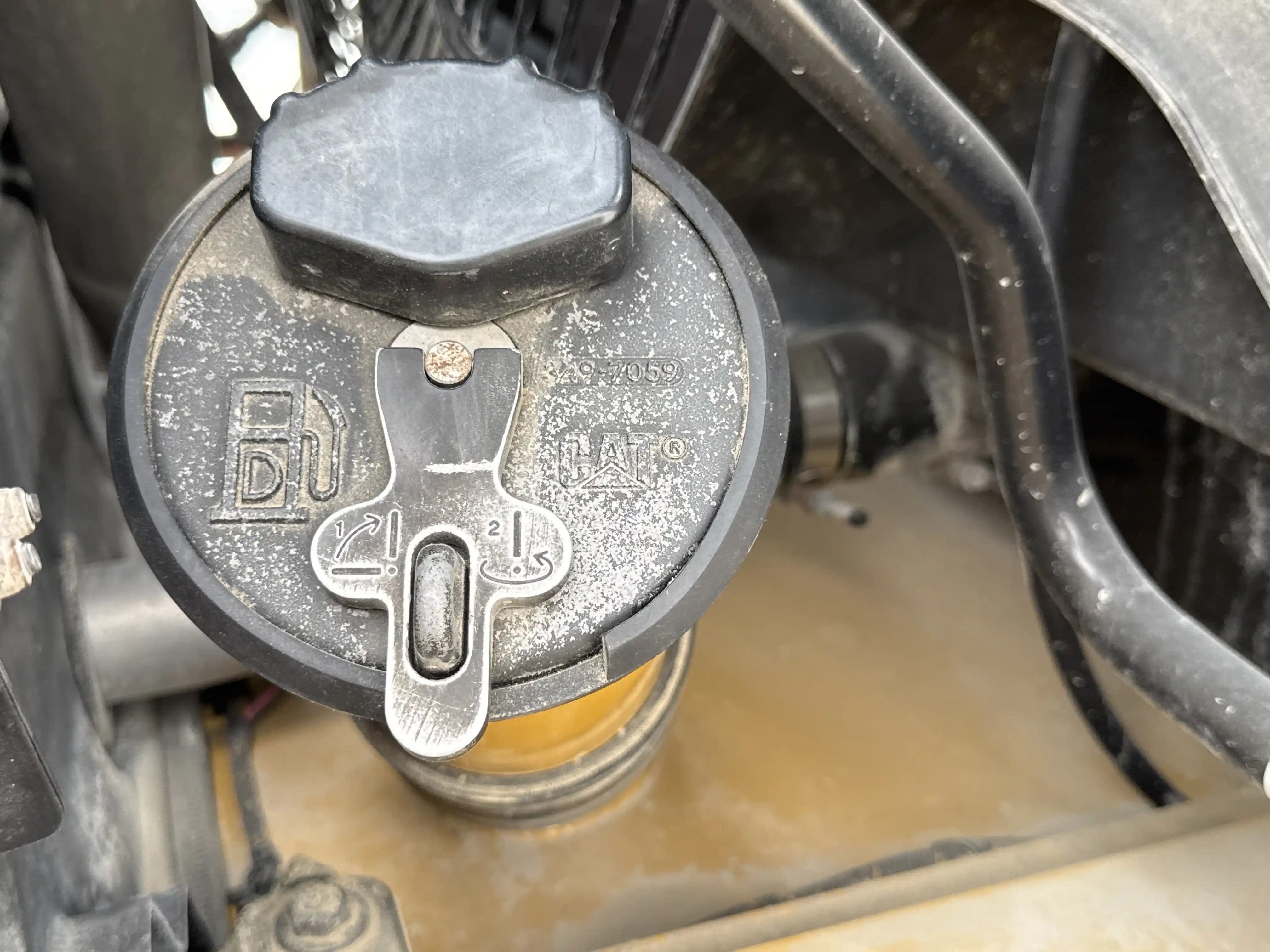 WHL-002-Cat-966L-wheel-loader-inspection-engine-fuel-tank-1