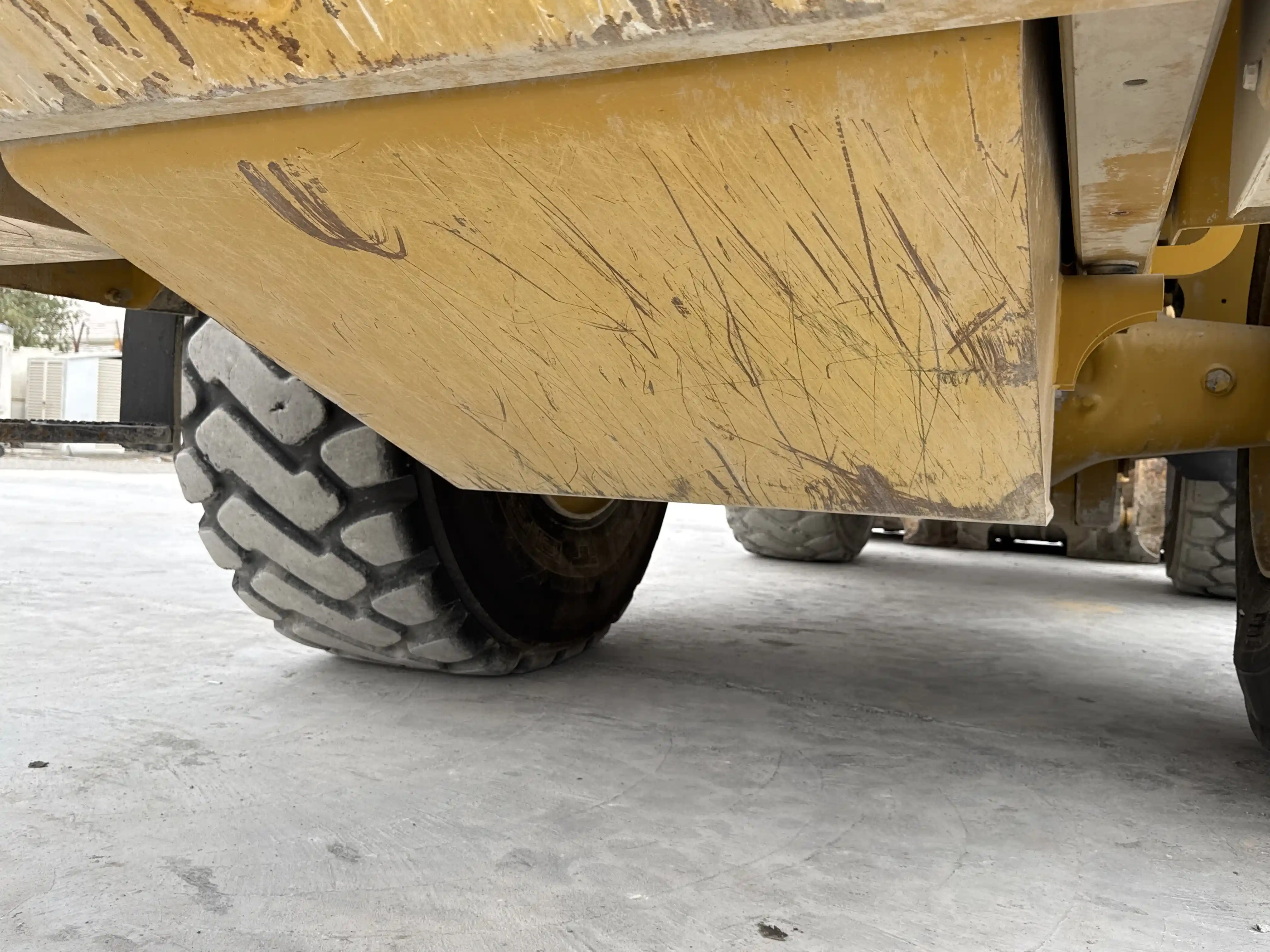 WHL-002-Cat-966L-wheel-loader-inspection-engine-fuel-tank-2