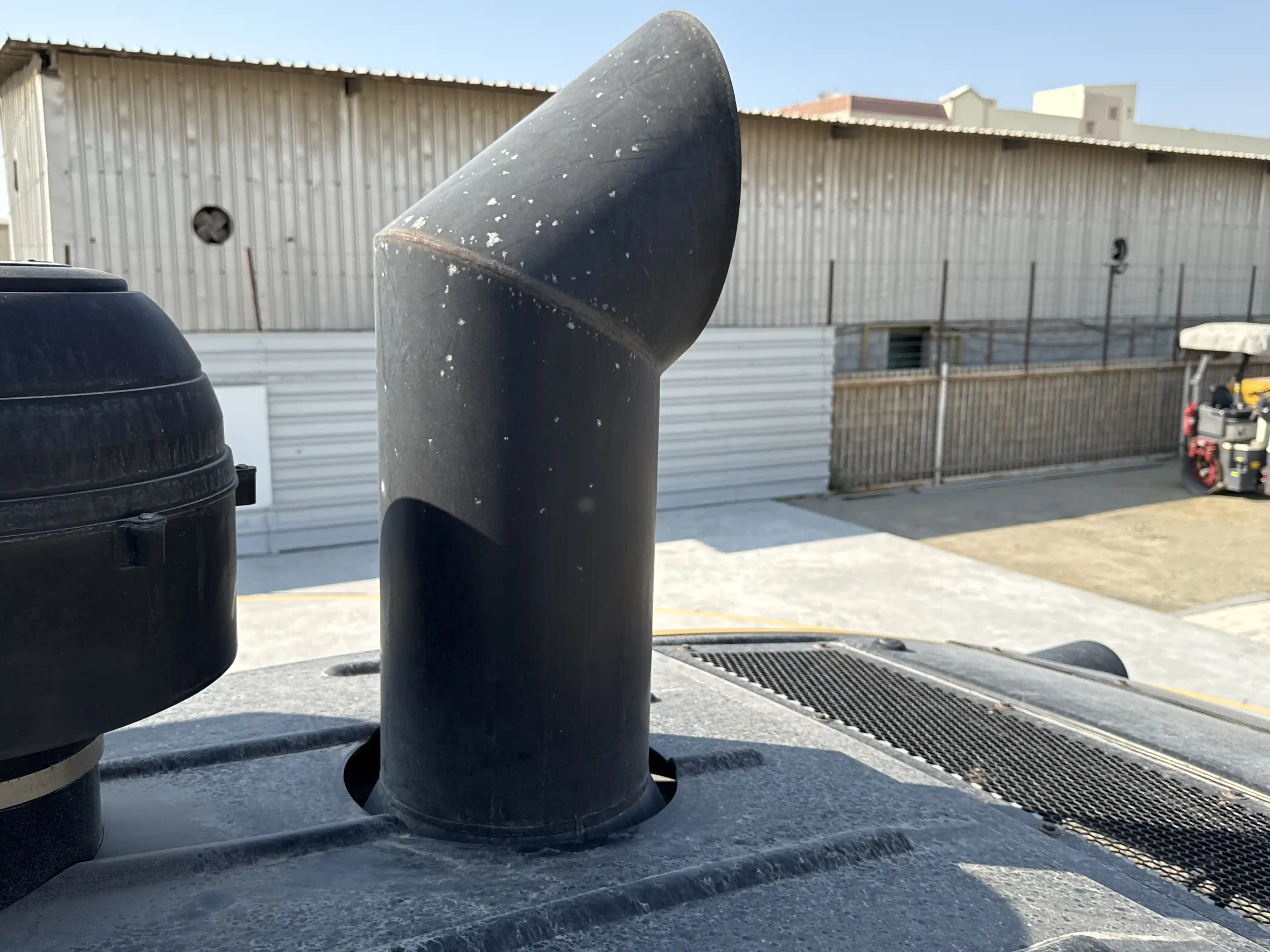 WHL-002-Cat-966L-wheel-loader-inspection-engine-exhaust-system-1