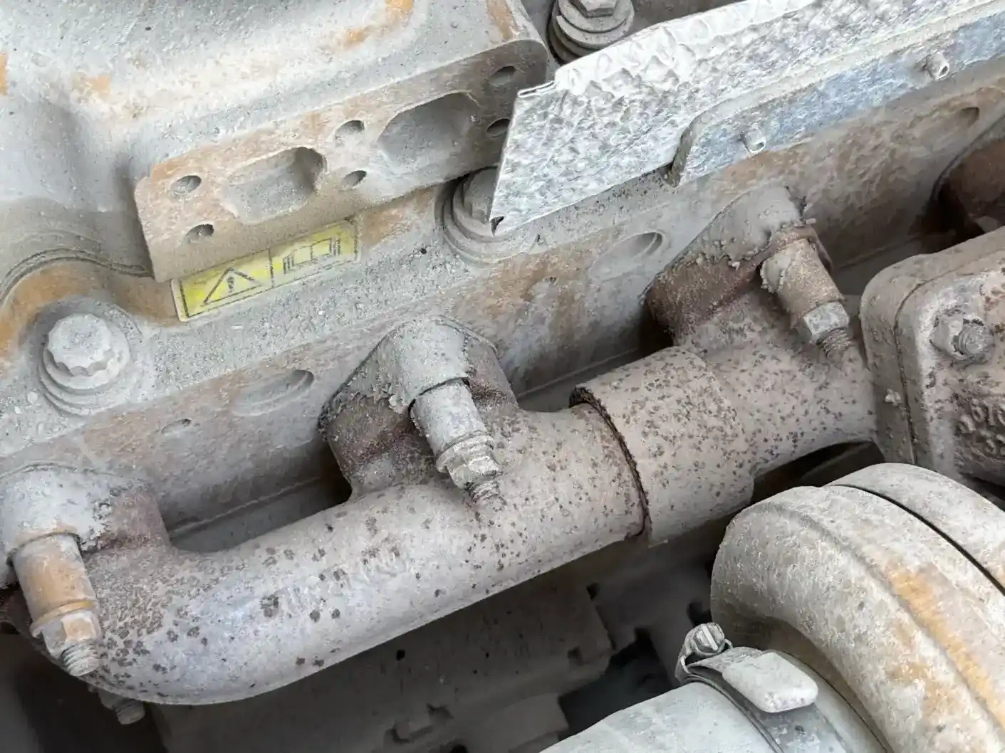 WHL-002-Cat-966L-wheel-loader-inspection-engine-exhaust-system-3