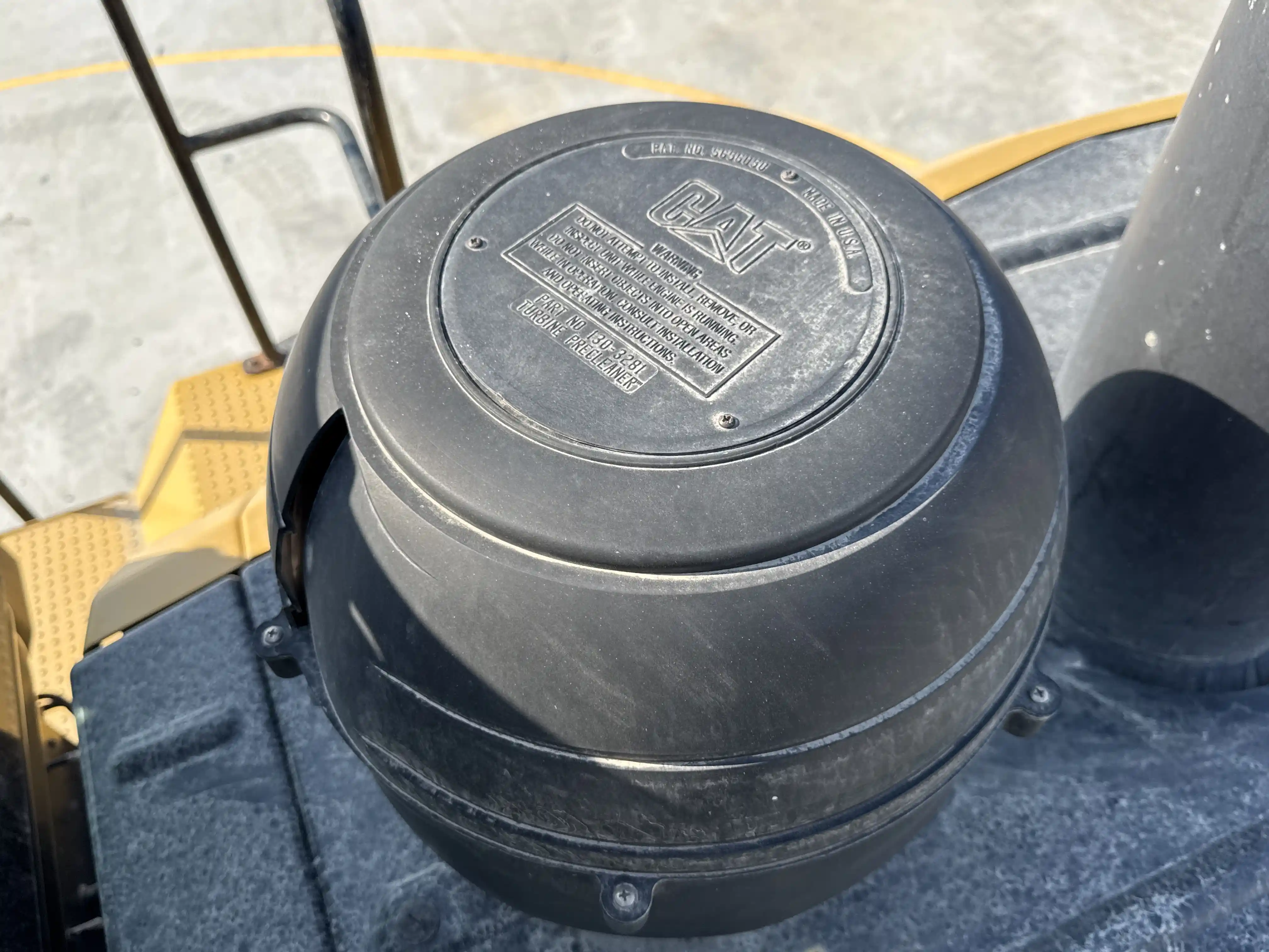 WHL-002-Cat-966L-wheel-loader-inspection-engine-air-intake-system-1