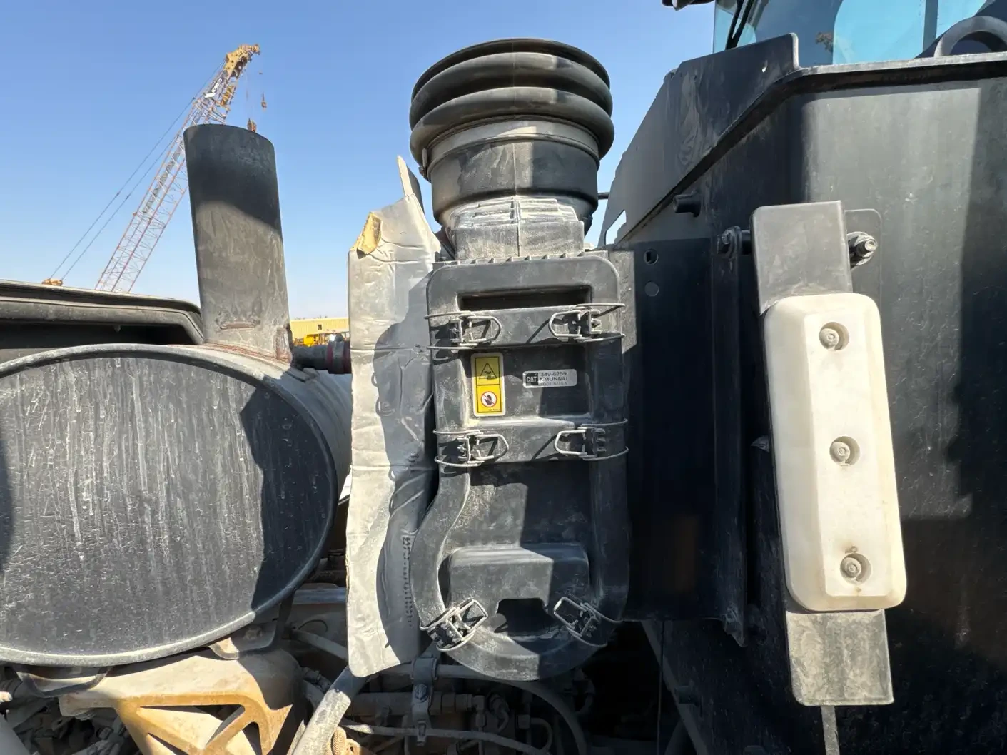 WHL-002-Cat-966L-wheel-loader-inspection-engine-air-intake-system-4