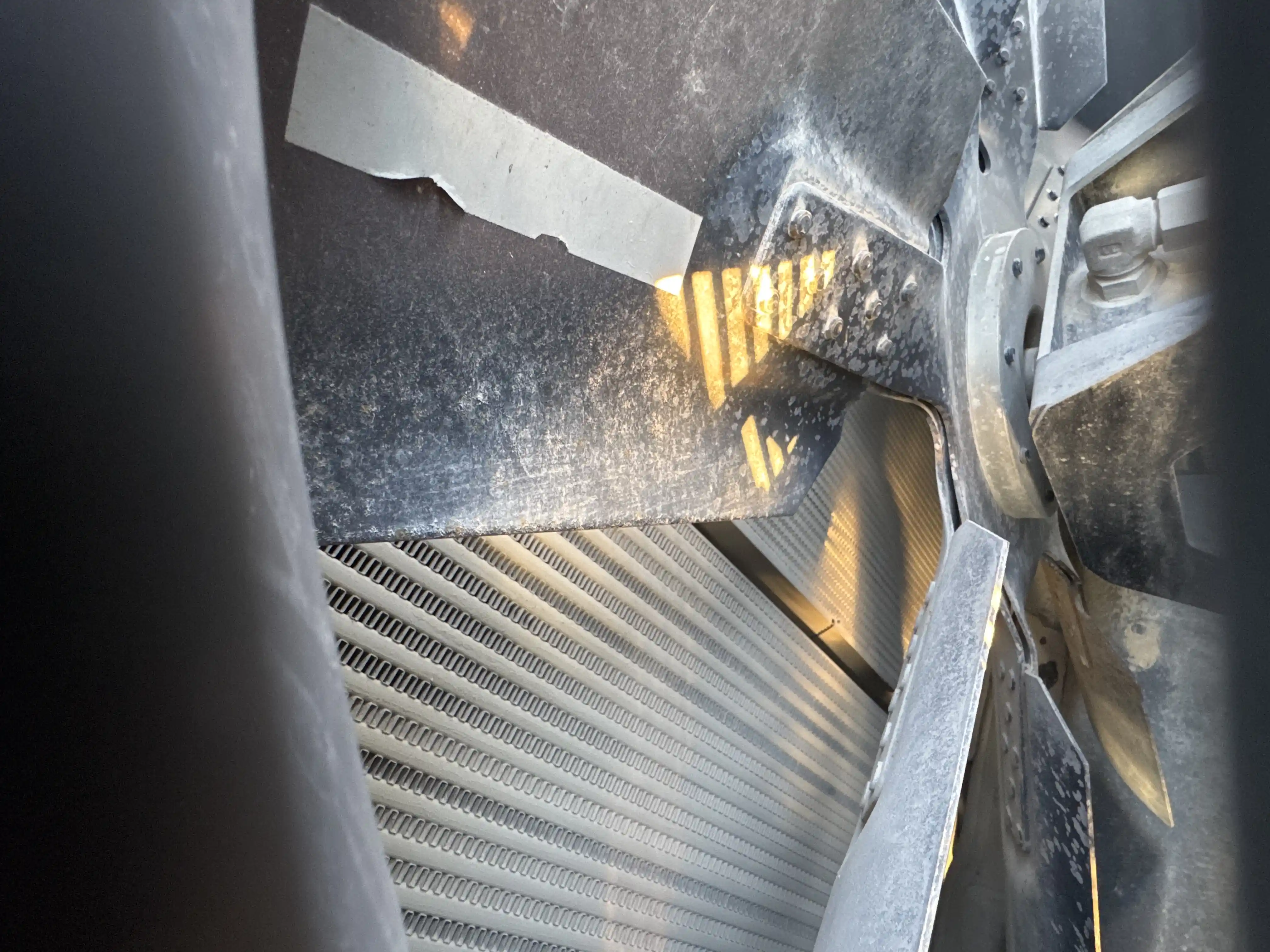 WHL-002-Cat-966L-wheel-loader-inspection-engine-cooling-fan-and-fan-guard-2
