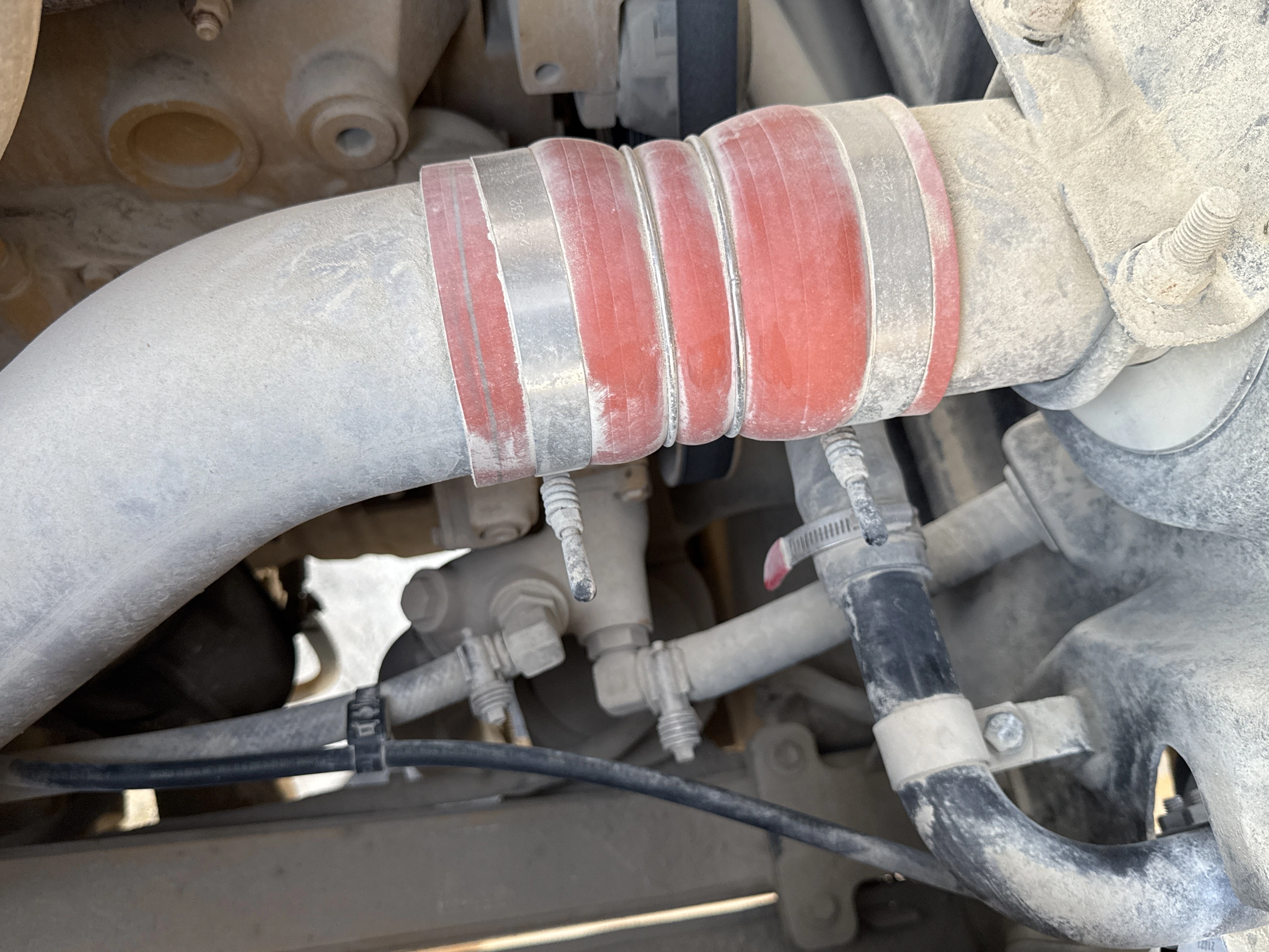 WHL-002-Cat-966L-wheel-loader-inspection-engine-hoses-3