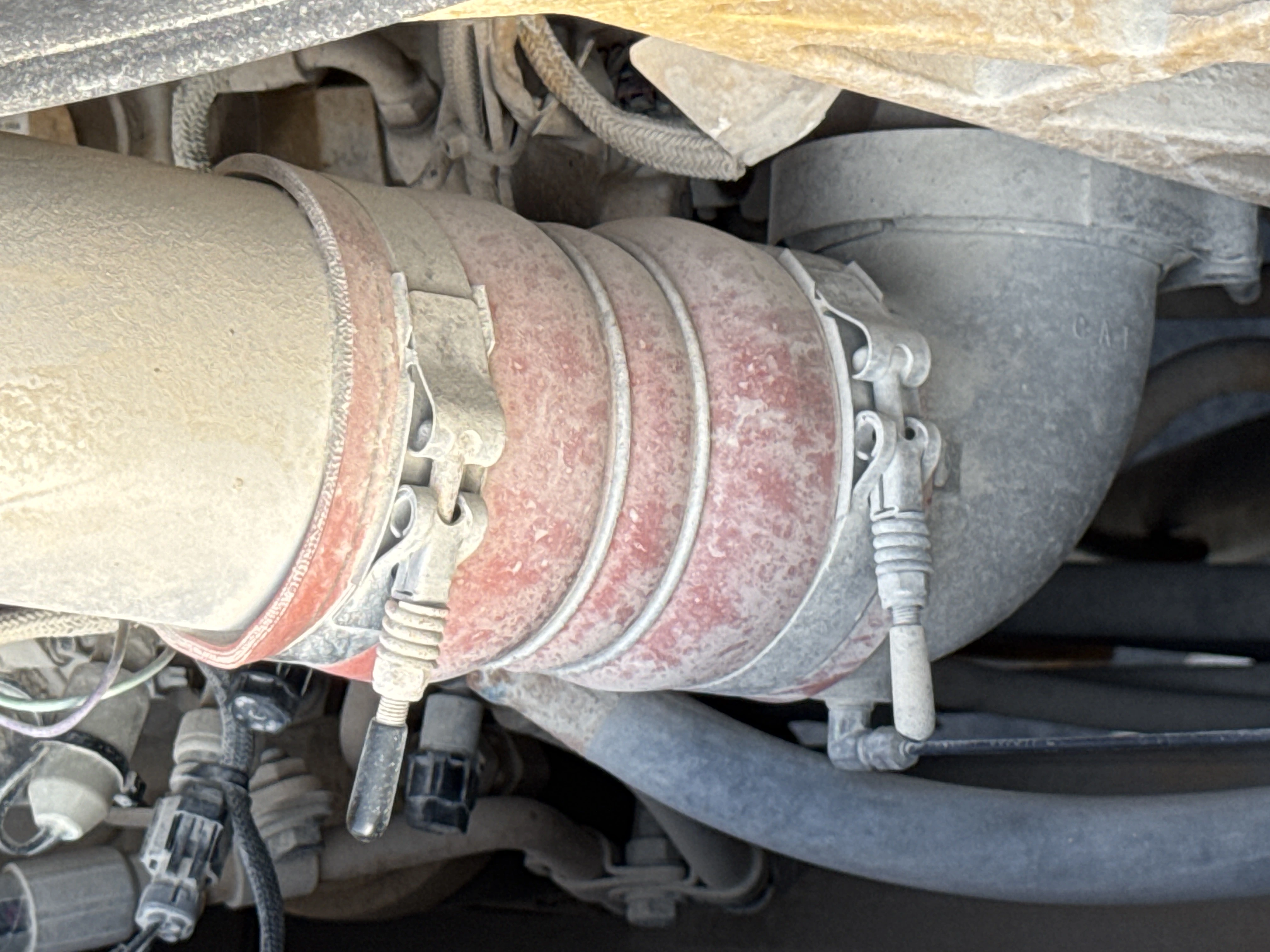 WHL-002-Cat-966L-wheel-loader-inspection-engine-hoses-4