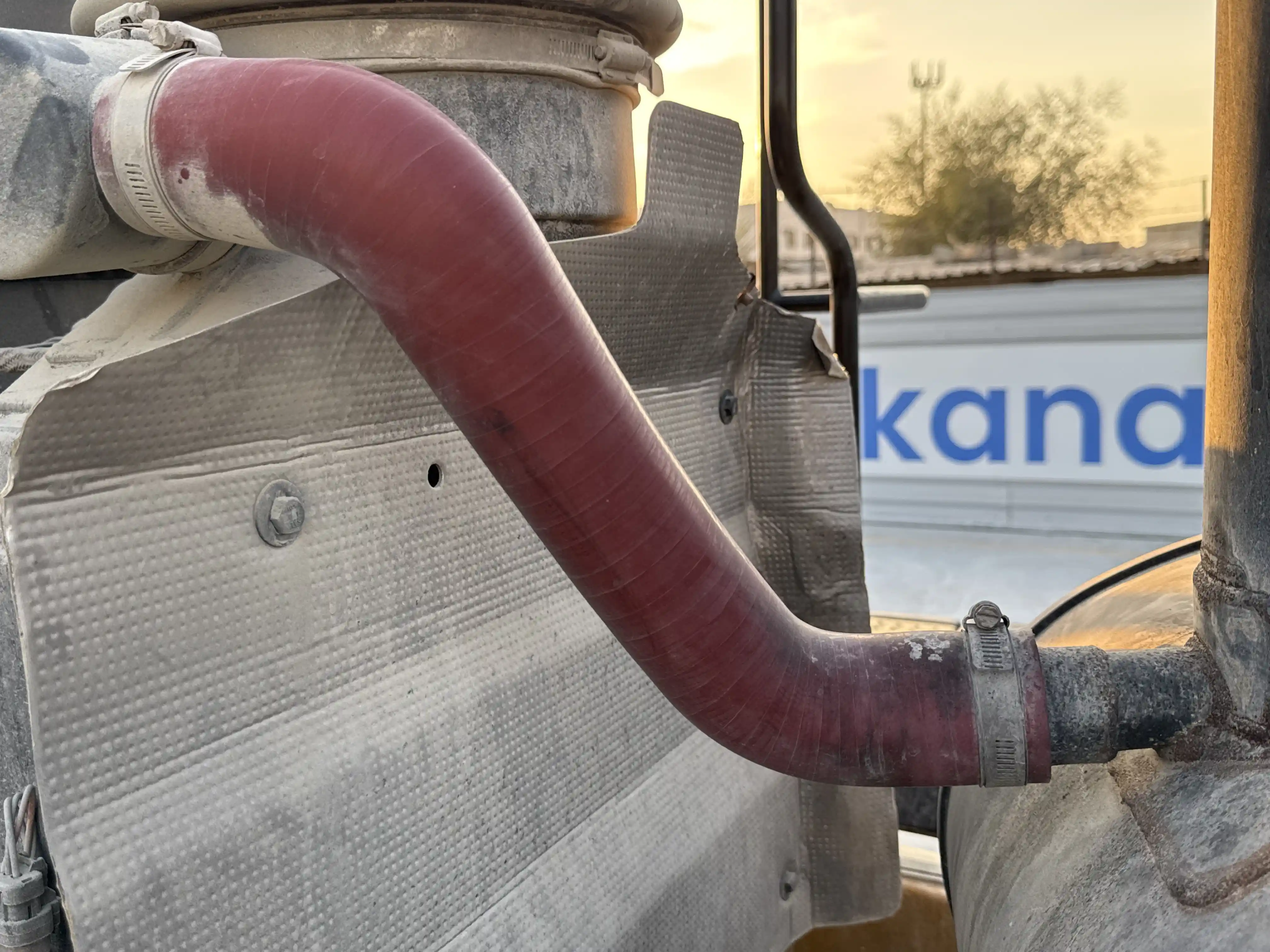WHL-002-Cat-966L-wheel-loader-inspection-engine-hoses-5