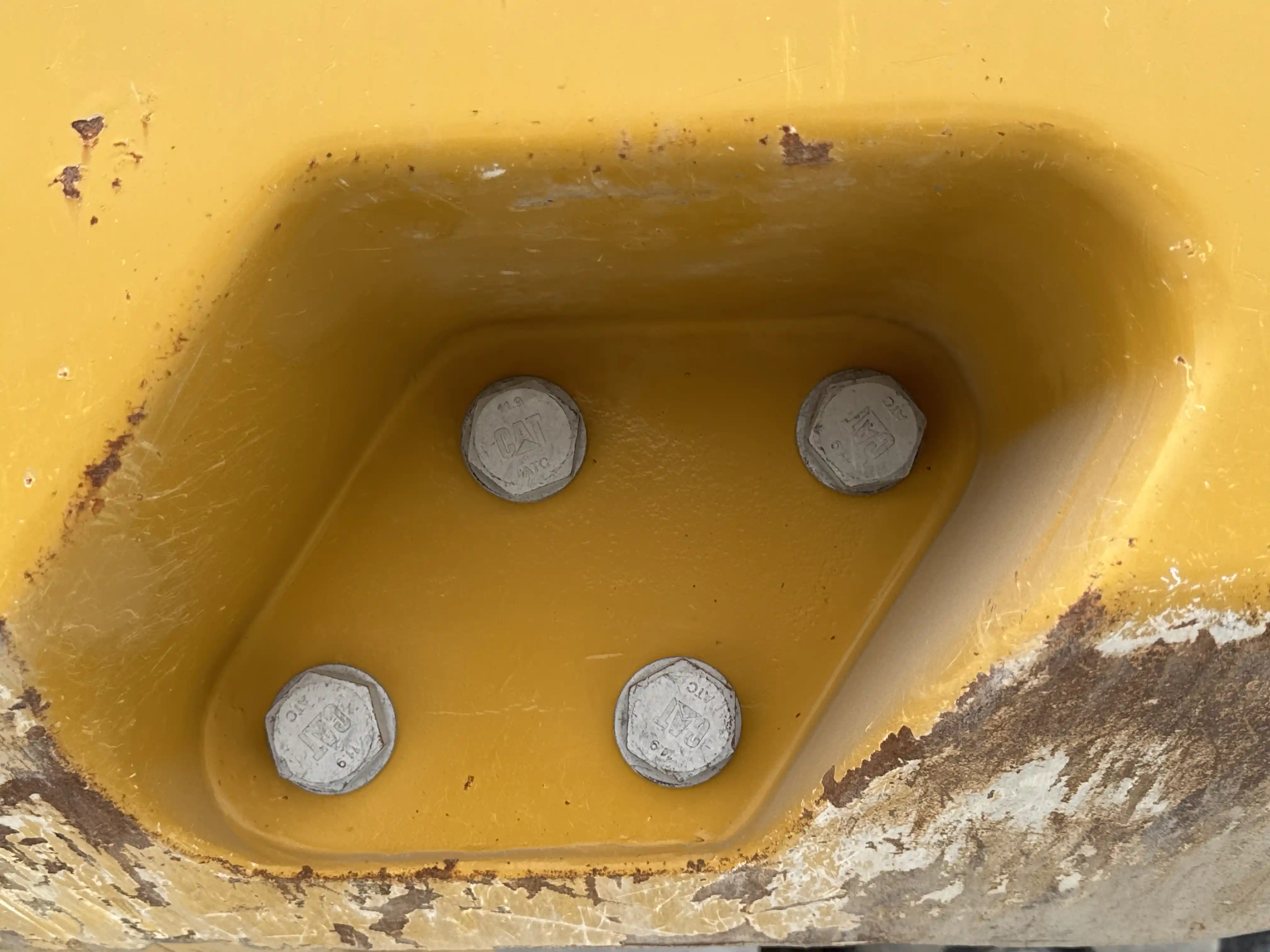 WHL-002-Cat-966L-wheel-loader-inspection-structure-counter-weight-bolts-1