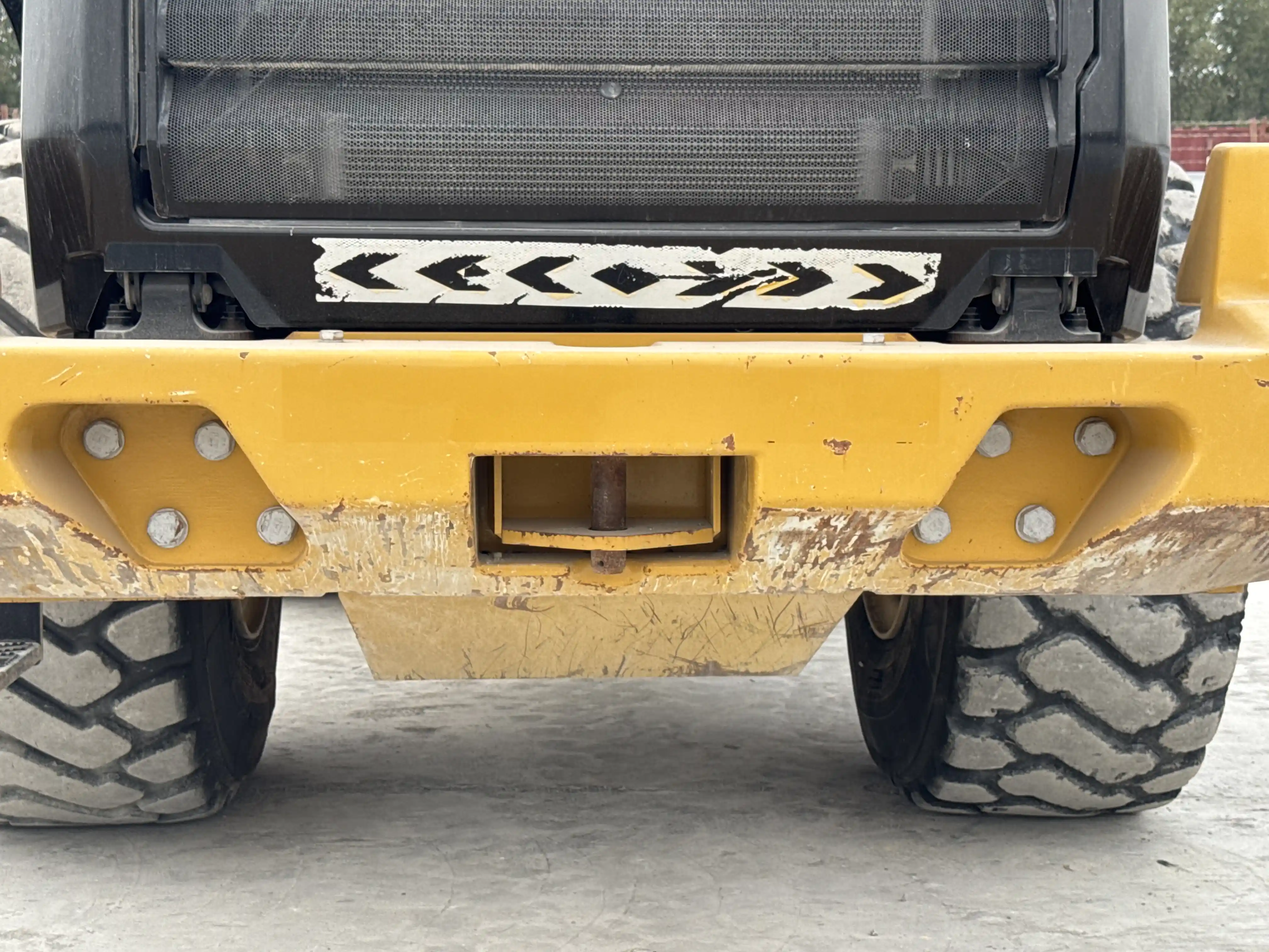 WHL-002-Cat-966L-wheel-loader-inspection-structure-counter-weight-bolts-2