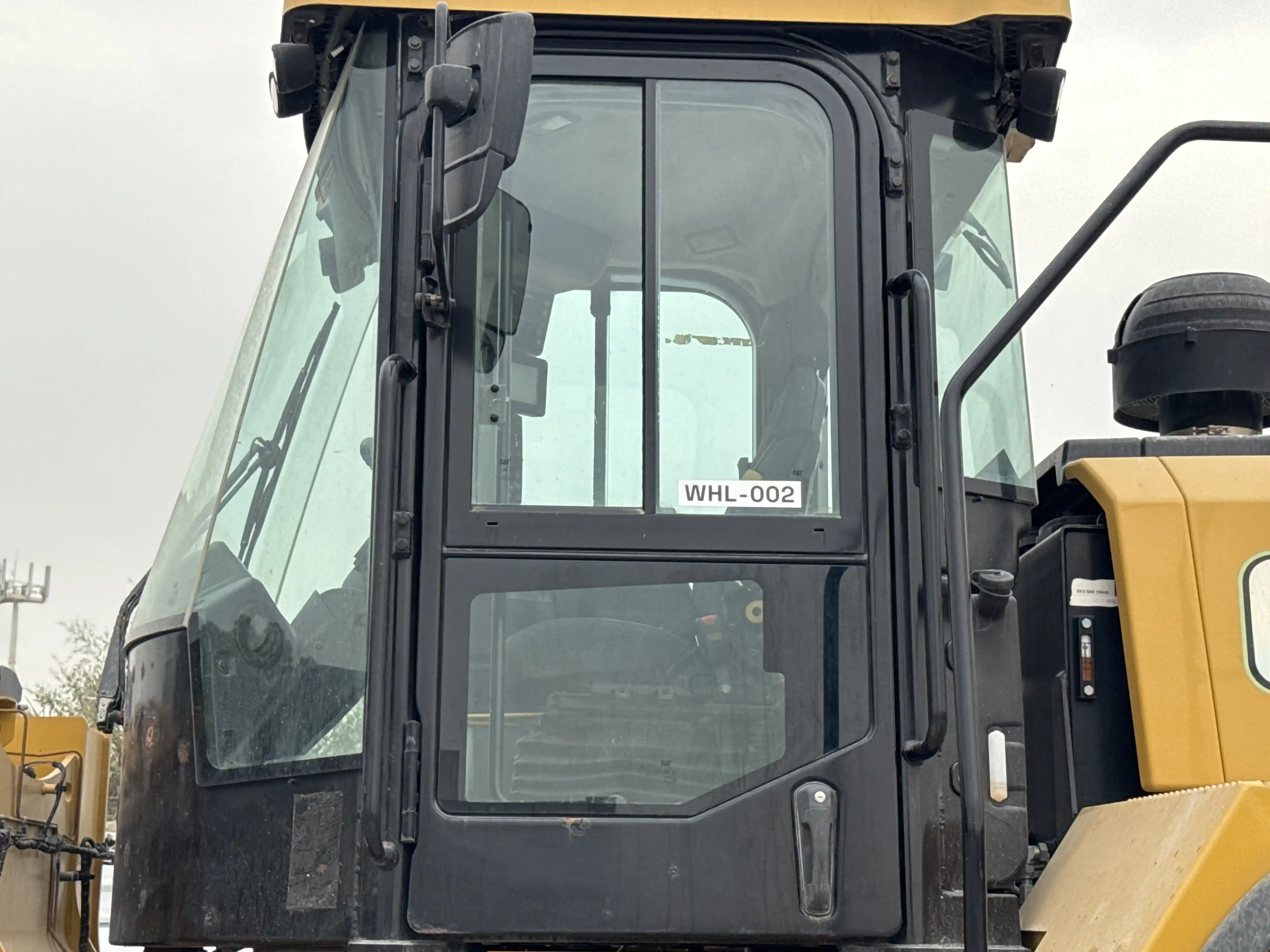 WHL-002-Cat-966L-wheel-loader-inspection-structure-doors-3