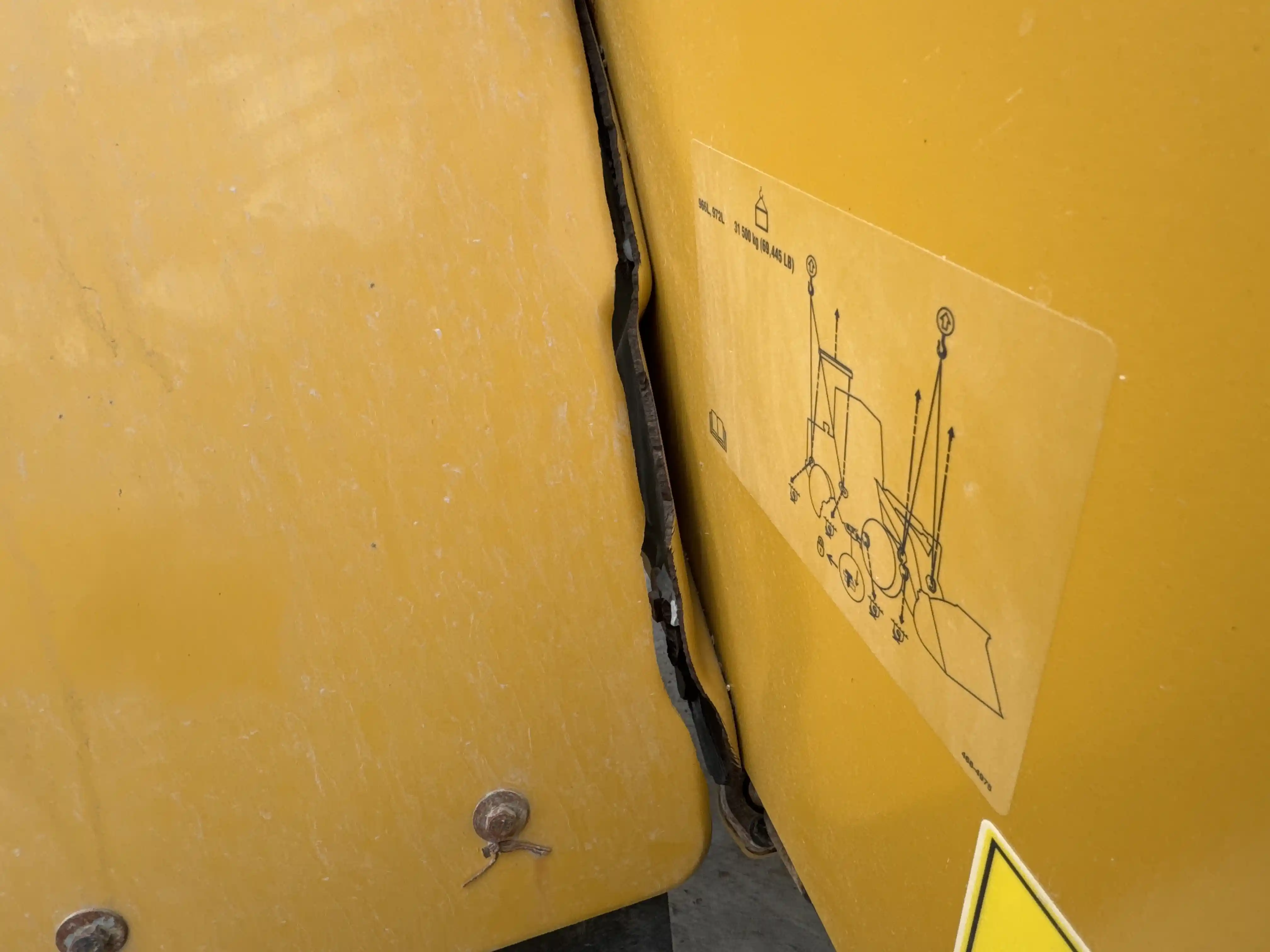 WHL-002-Cat-966L-wheel-loader-inspection-structure-sheet-metal-fiberglass-6