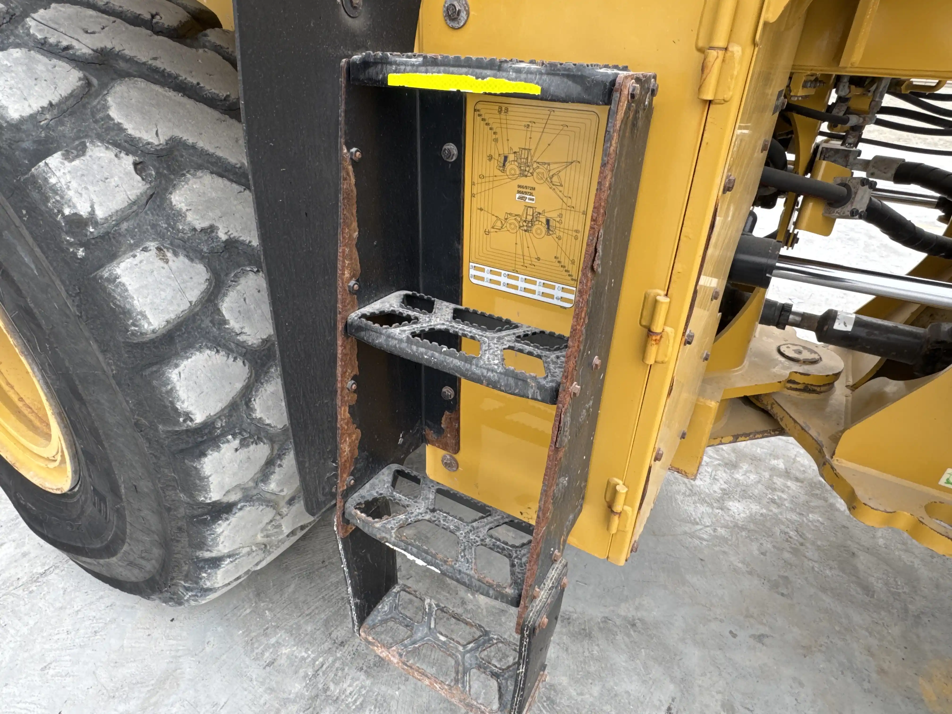 WHL-002-Cat-966L-wheel-loader-inspection-structure-steps-ladders-2
