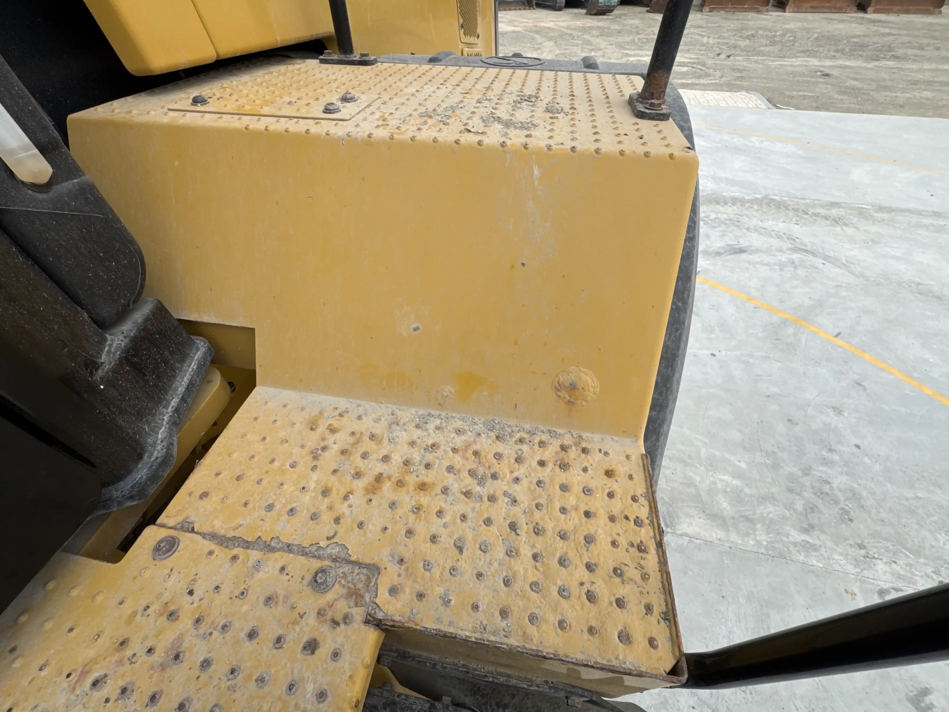 WHL-002-Cat-966L-wheel-loader-inspection-structure-steps-ladders-4