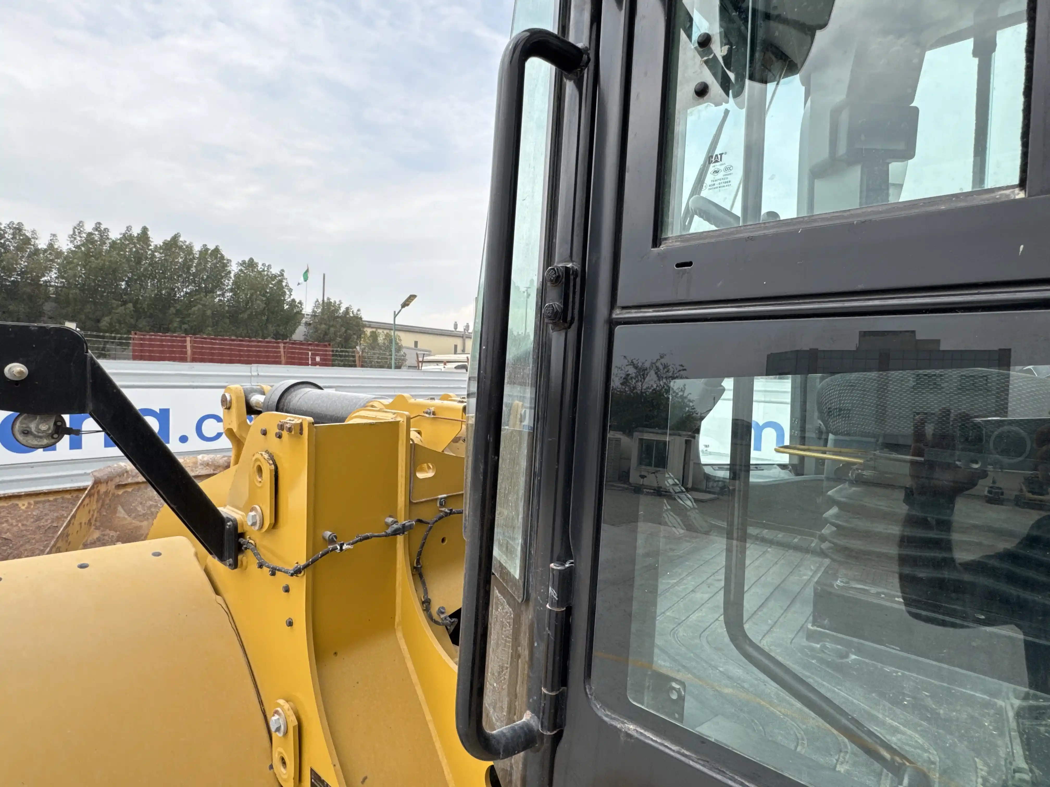 WHL-002-Cat-966L-wheel-loader-inspection-structure-handrails-3