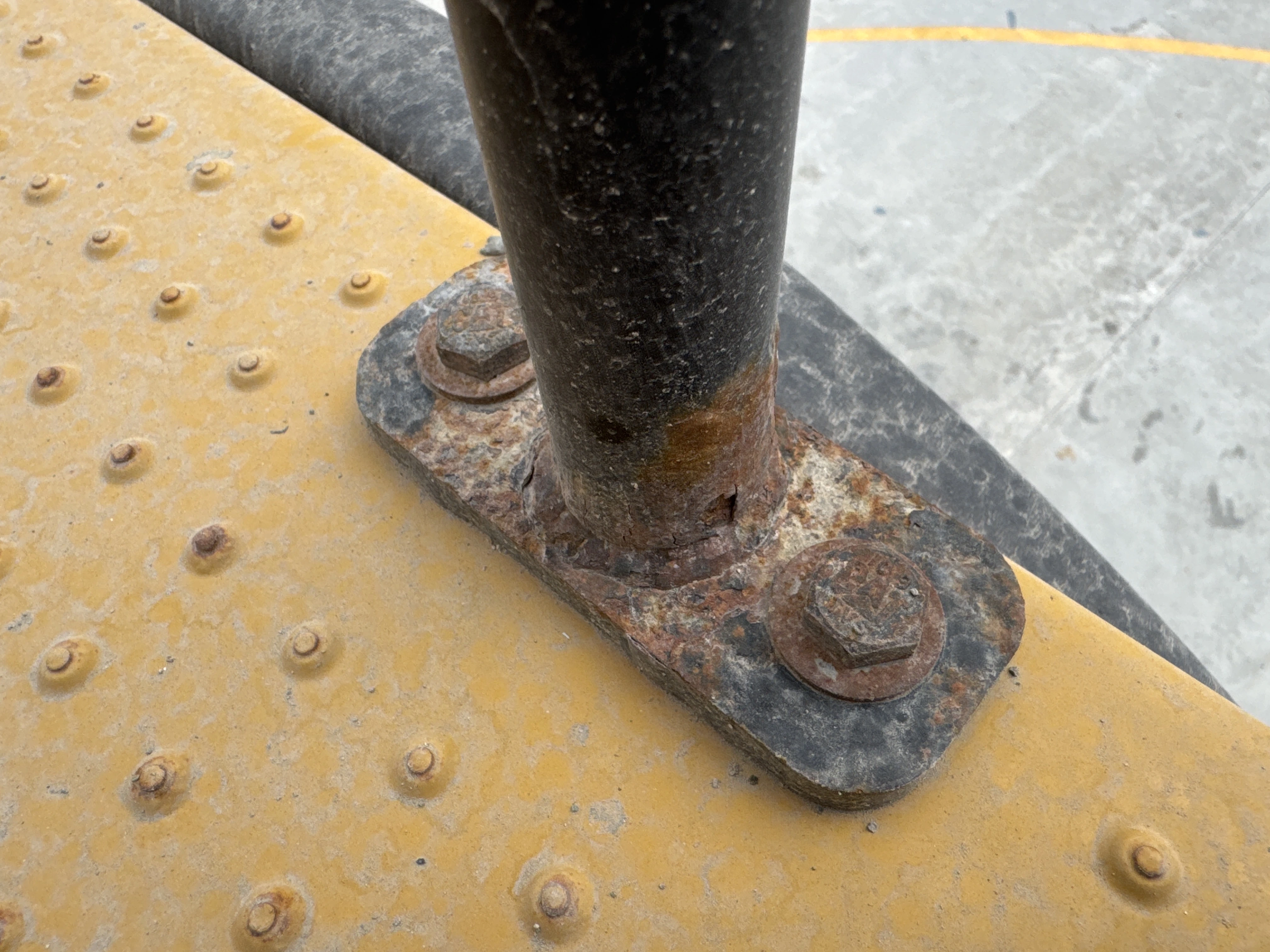 WHL-002-Cat-966L-wheel-loader-inspection-structure-handrails-5