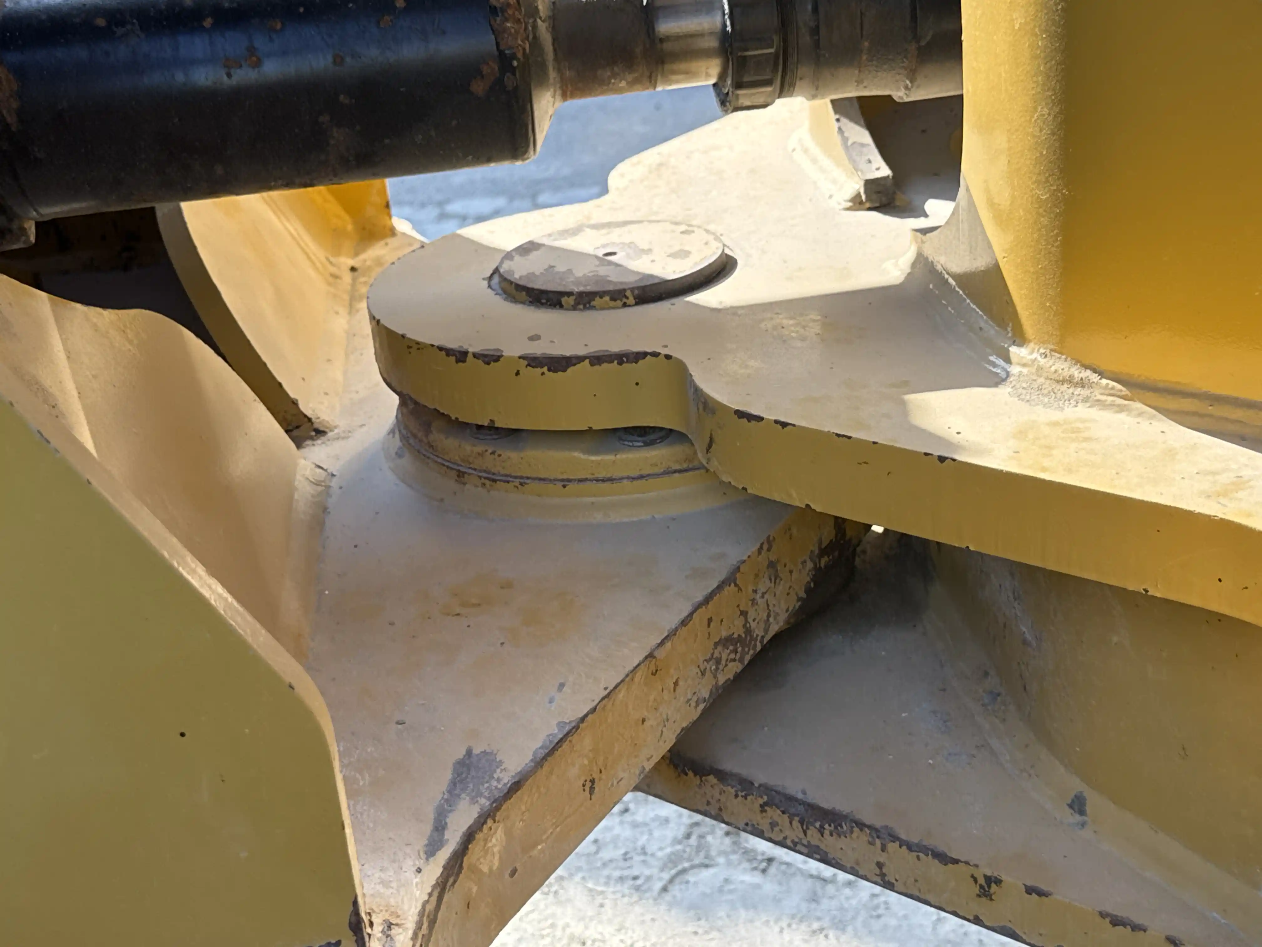 WHL-002-Cat-966L-wheel-loader-inspection-structure-articulated-joint-3